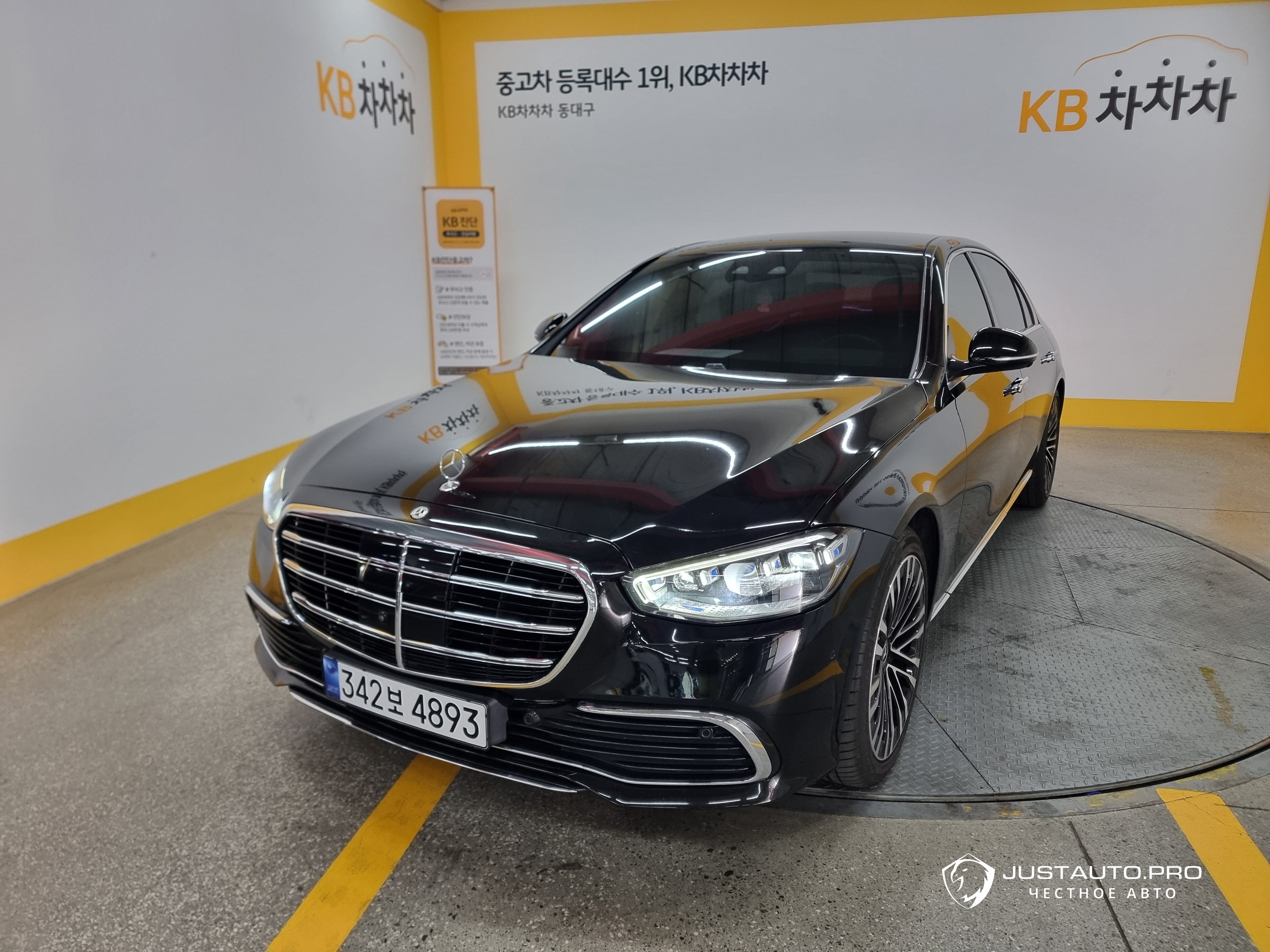 Автомобиль Mercedes-Benz S-Class