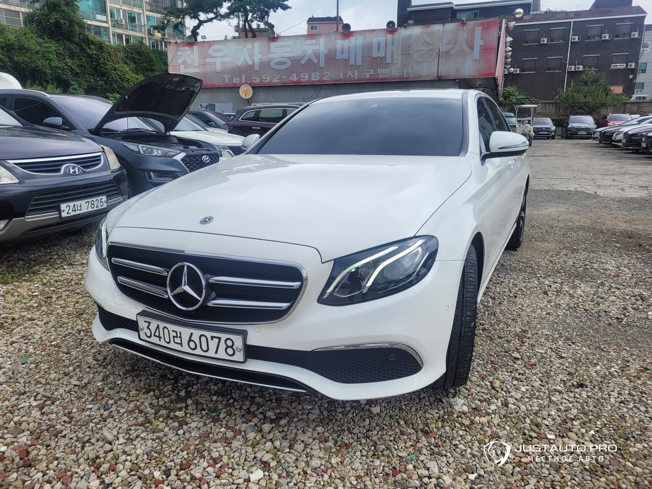 Автомобиль Mercedes-Benz E-Class