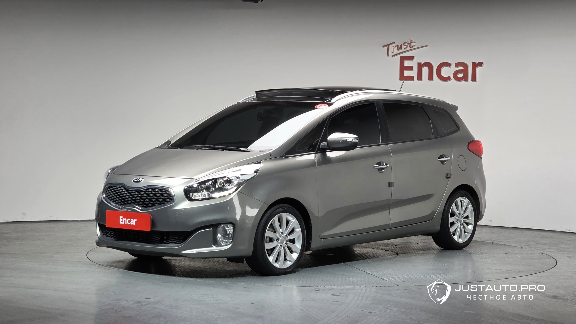 Автомобиль Kia Carens
