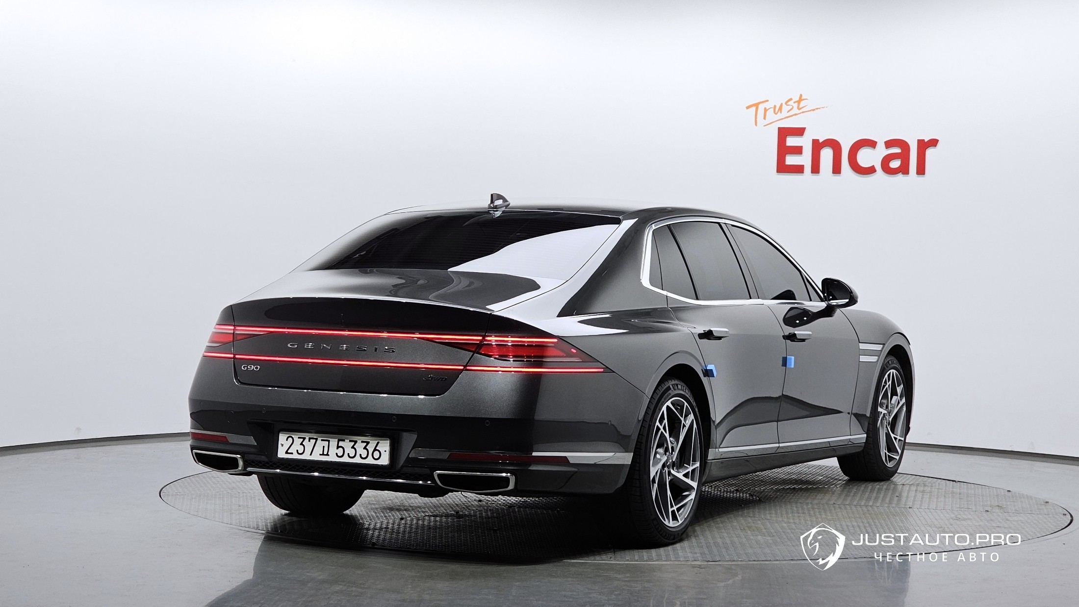 Автомобиль Genesis G90