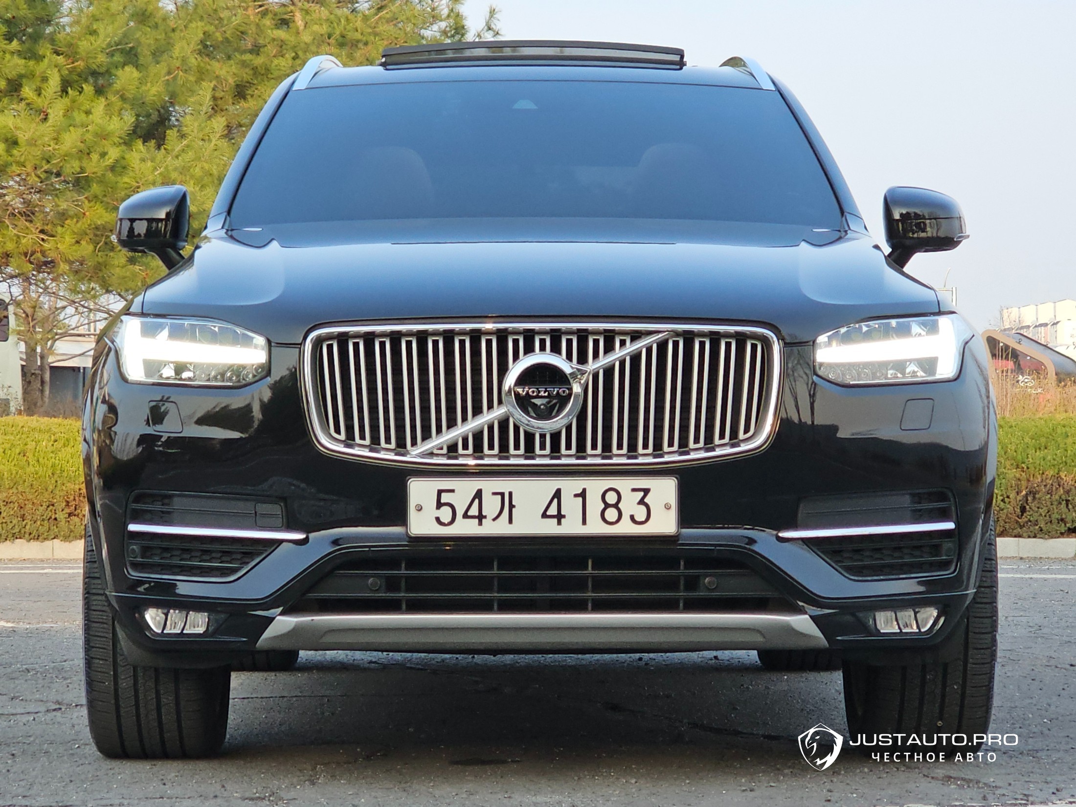 Автомобиль Volvo XC90