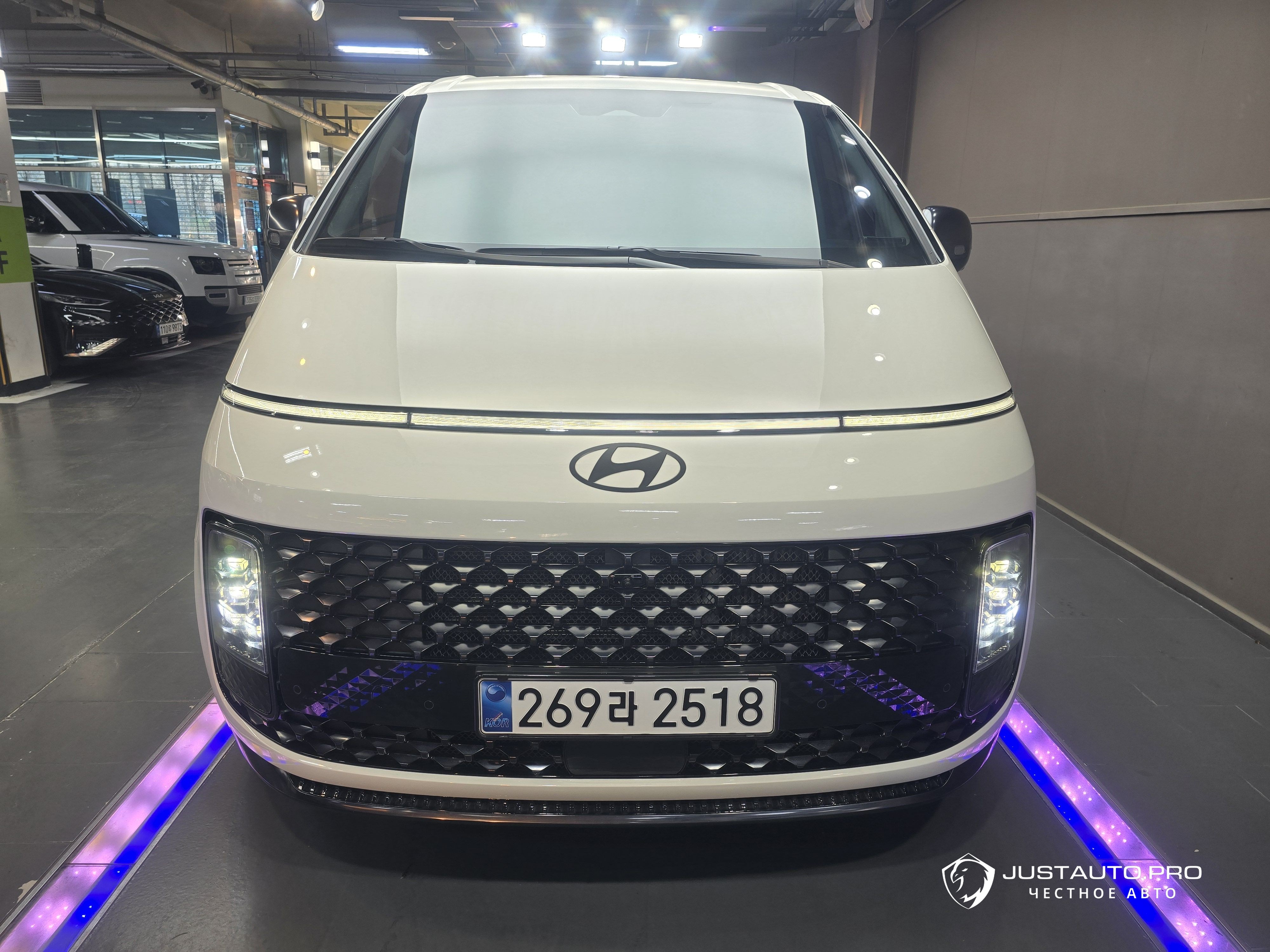 Автомобиль Hyundai Staria