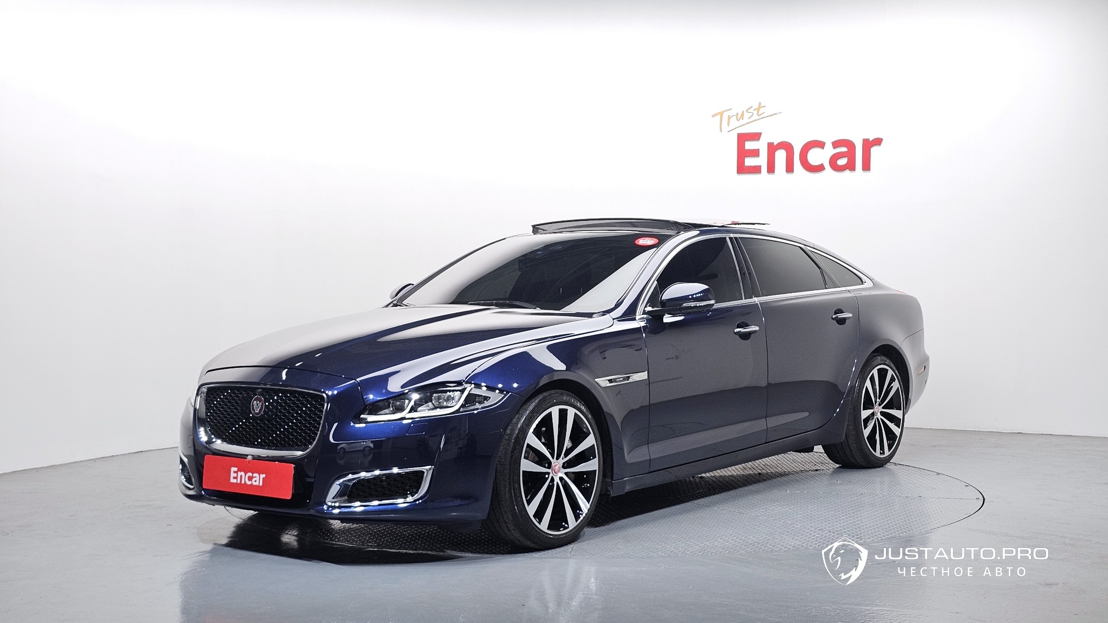 Автомобиль Jaguar XJ