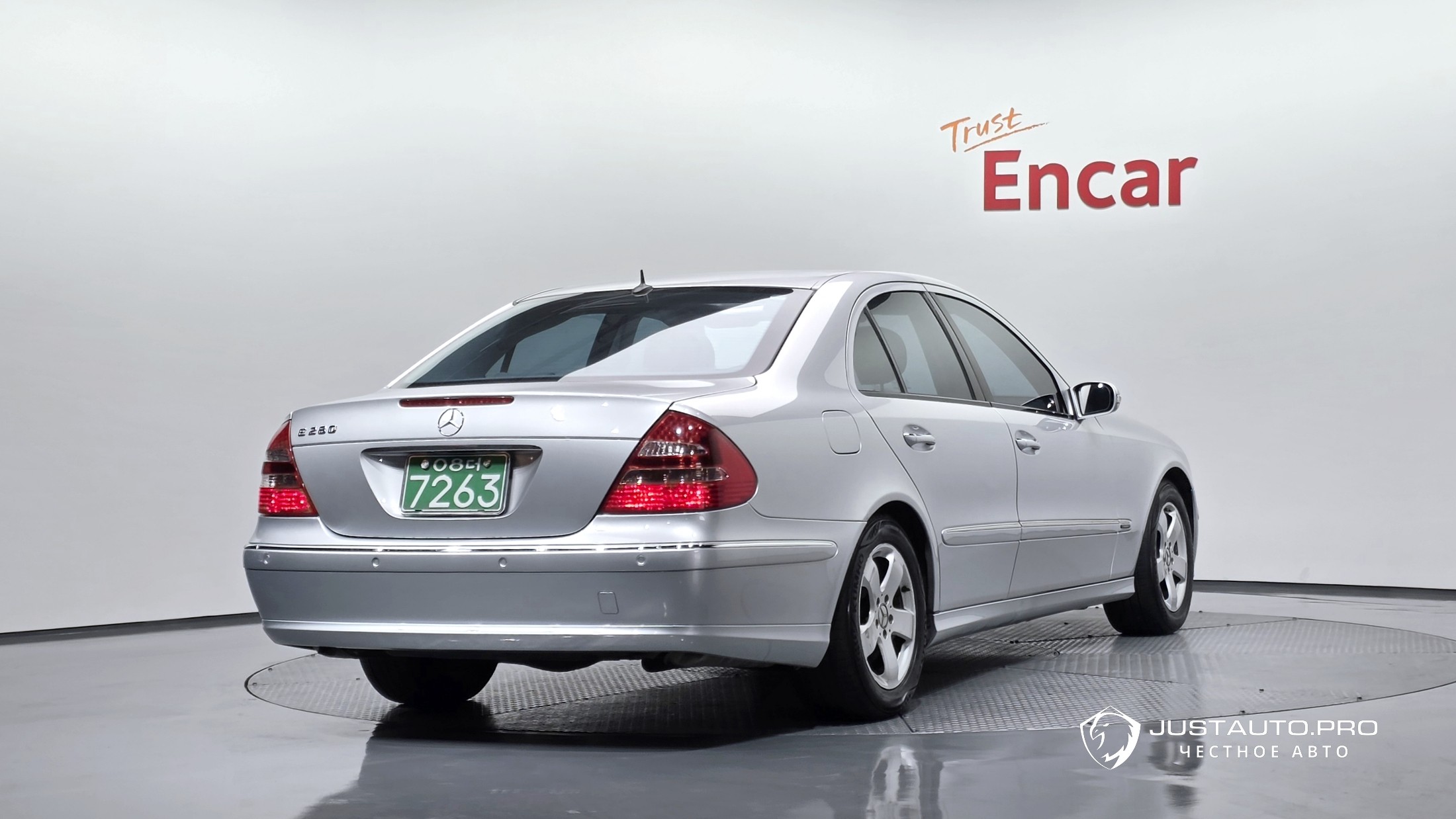 Автомобиль Mercedes-Benz E-Class
