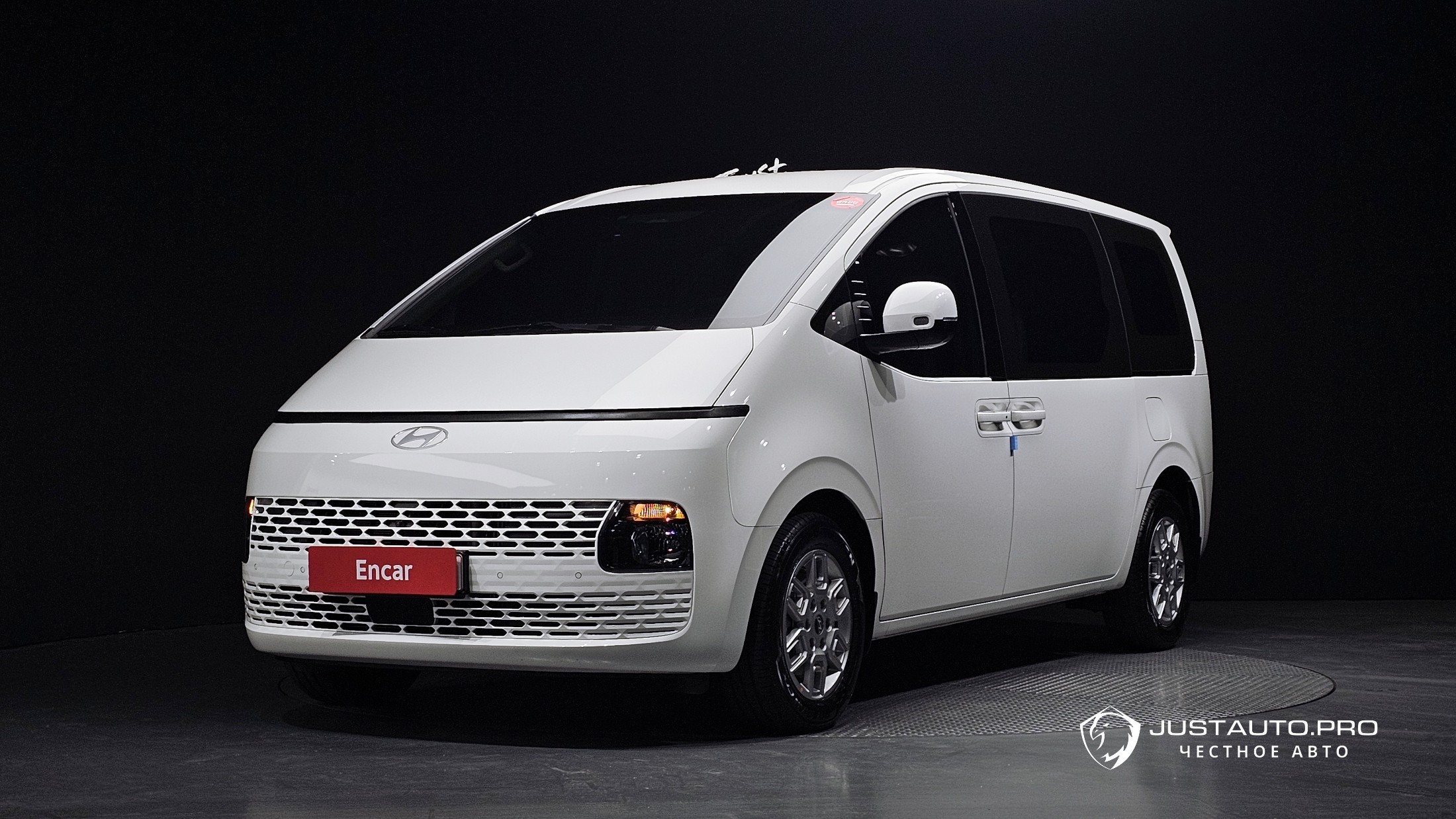 Автомобиль Hyundai Staria