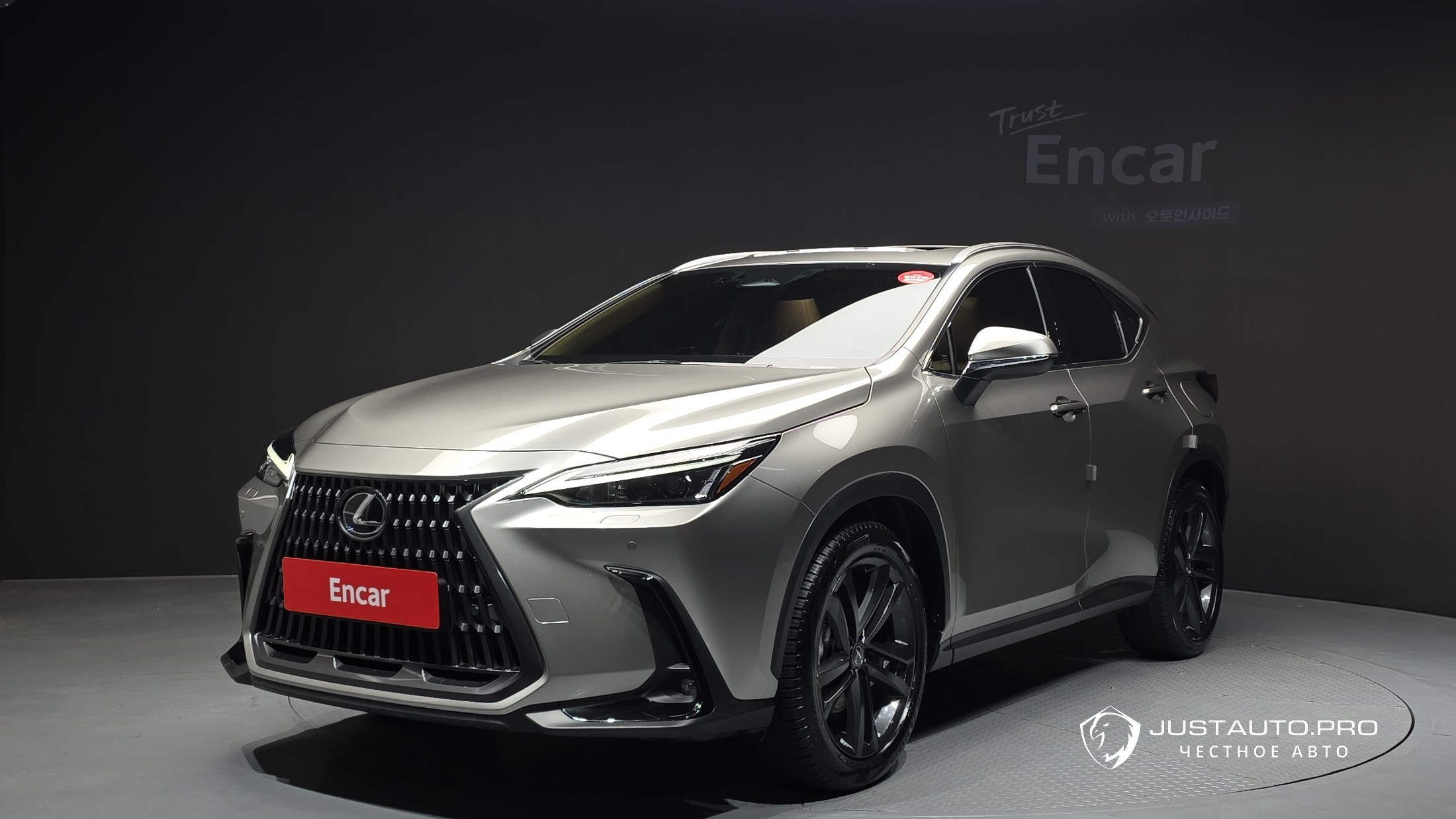Автомобиль Lexus NX