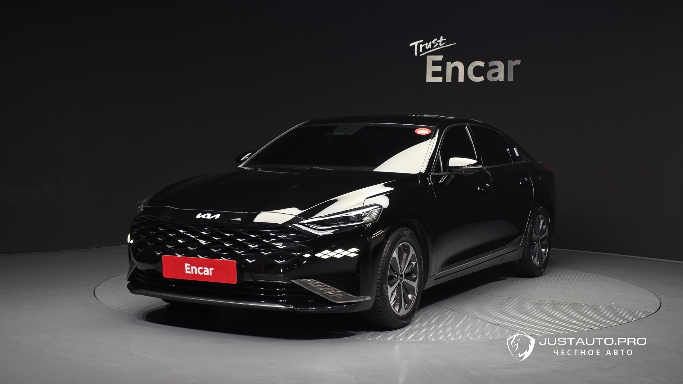 Автомобиль Kia K8