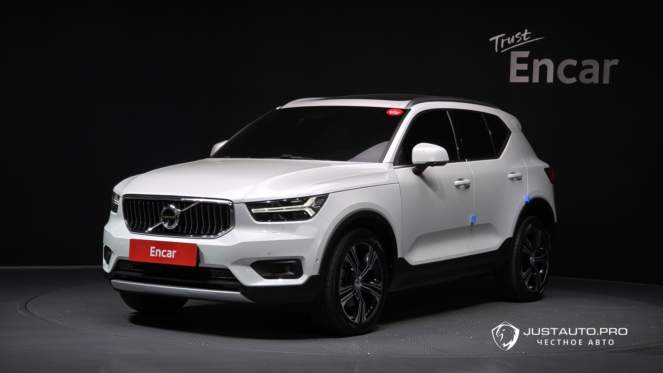 Автомобиль Volvo XC40