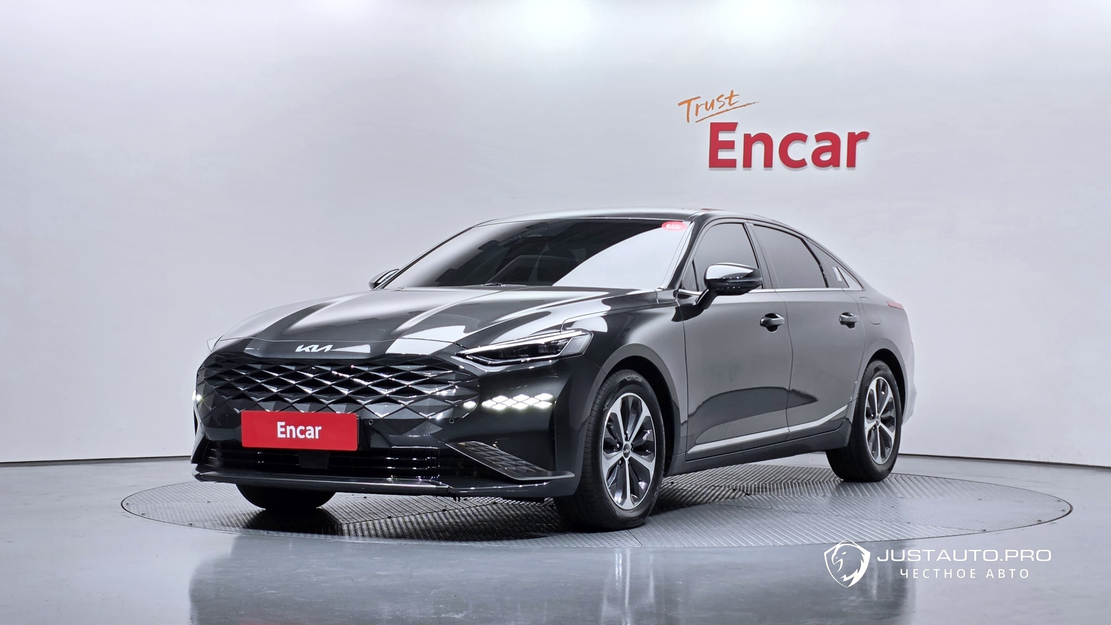 Автомобиль Kia K8