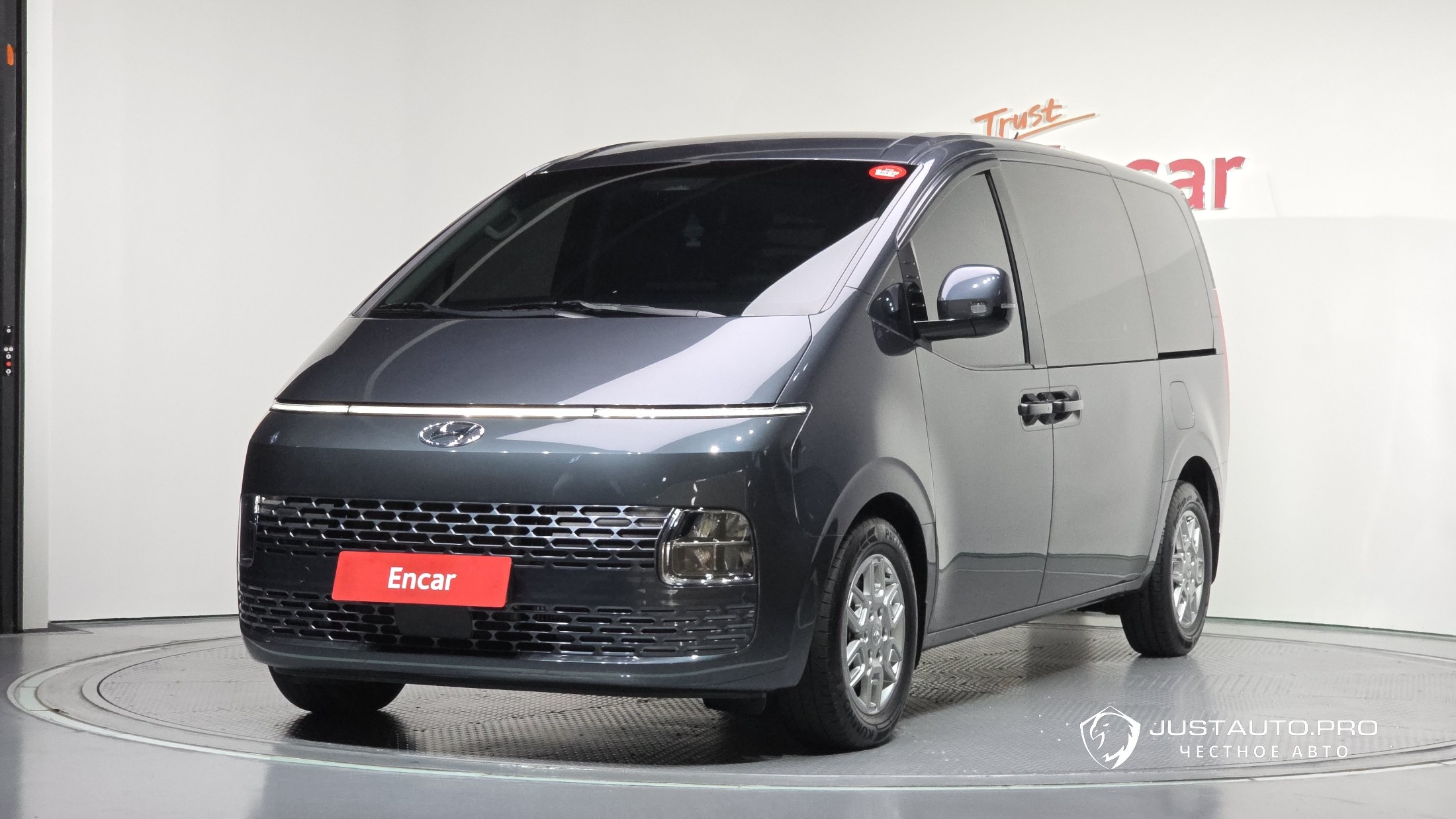 Автомобиль Hyundai Staria