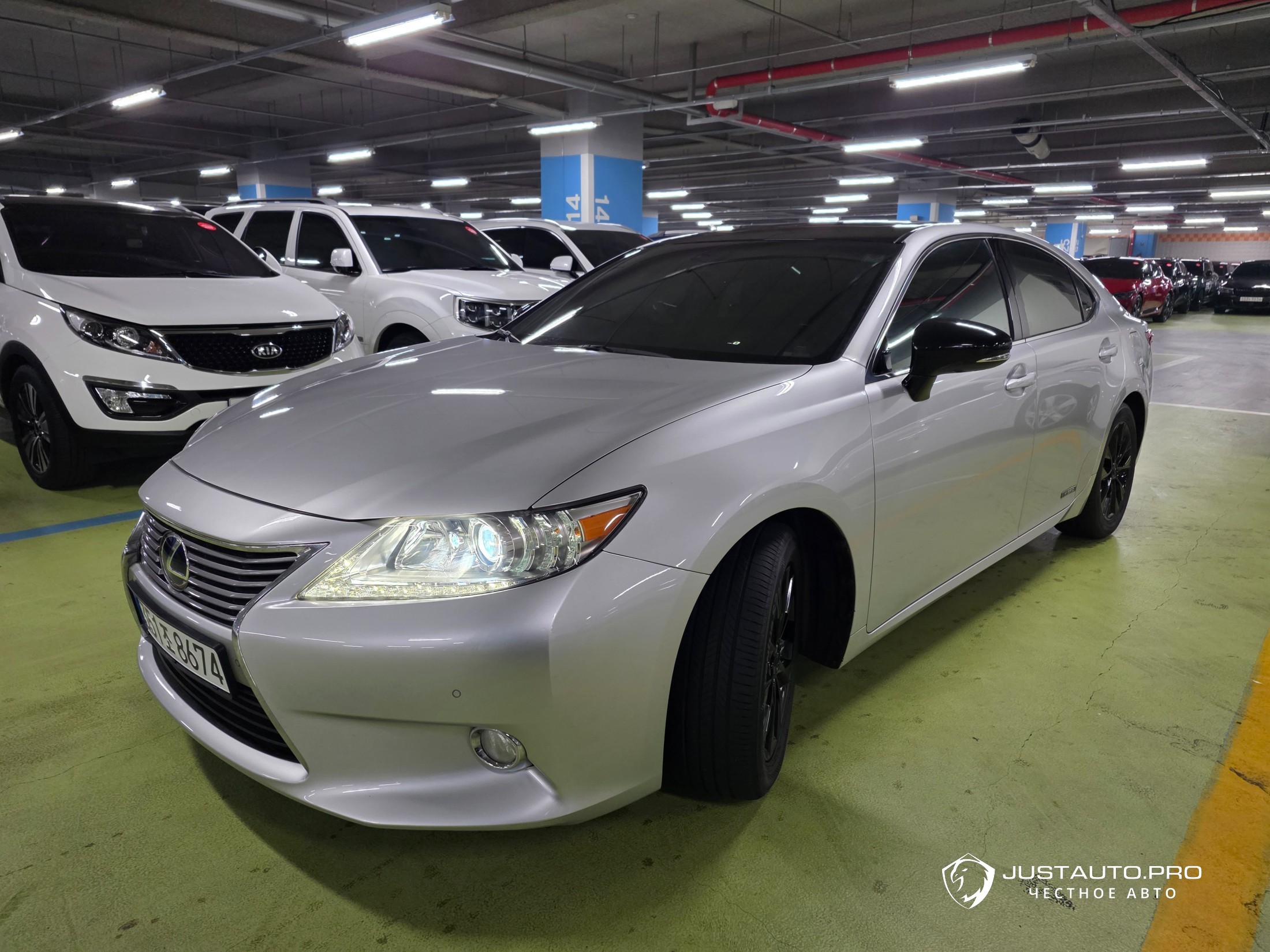 Автомобиль Lexus ES