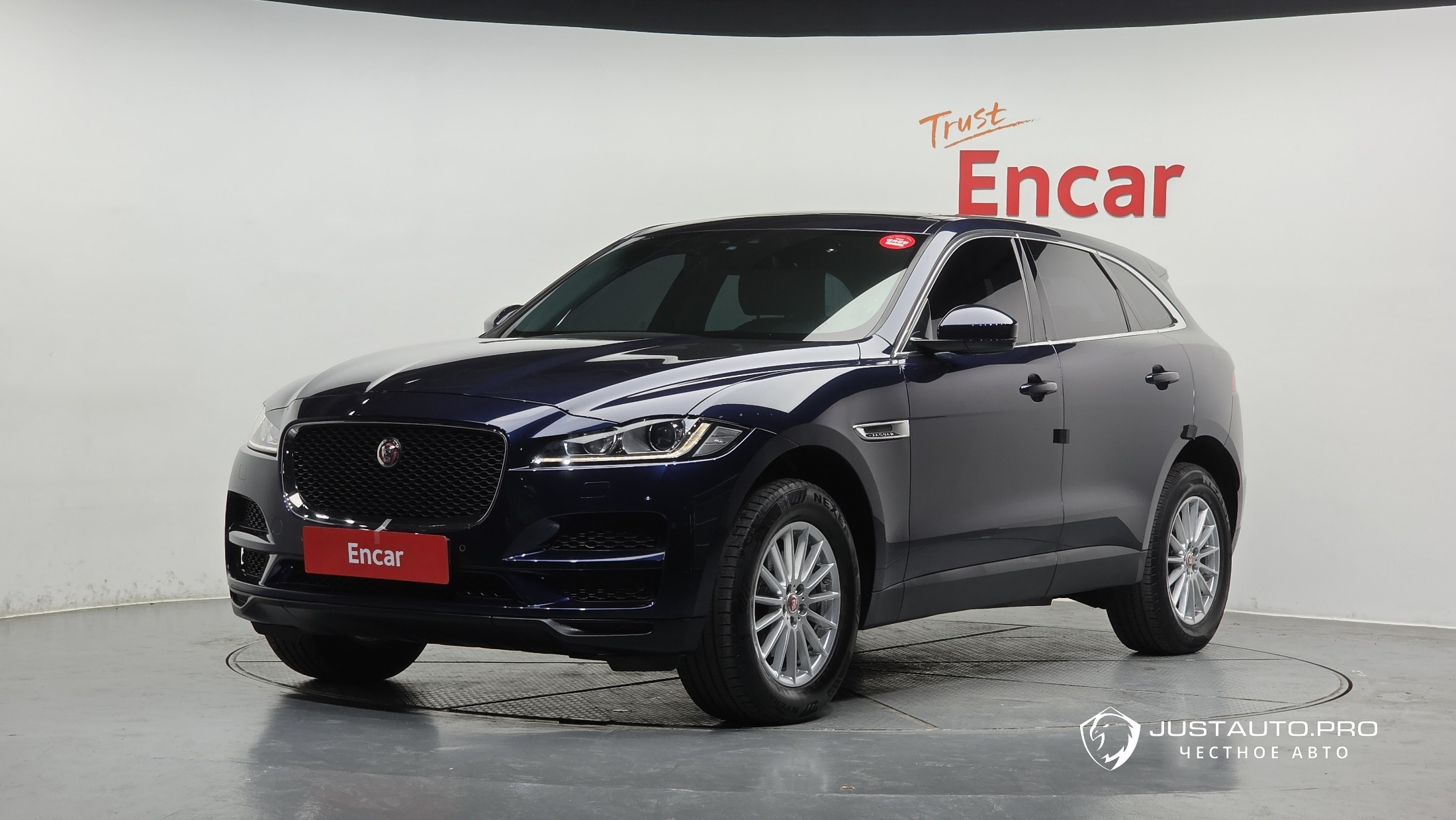 Автомобиль Jaguar F-PACE