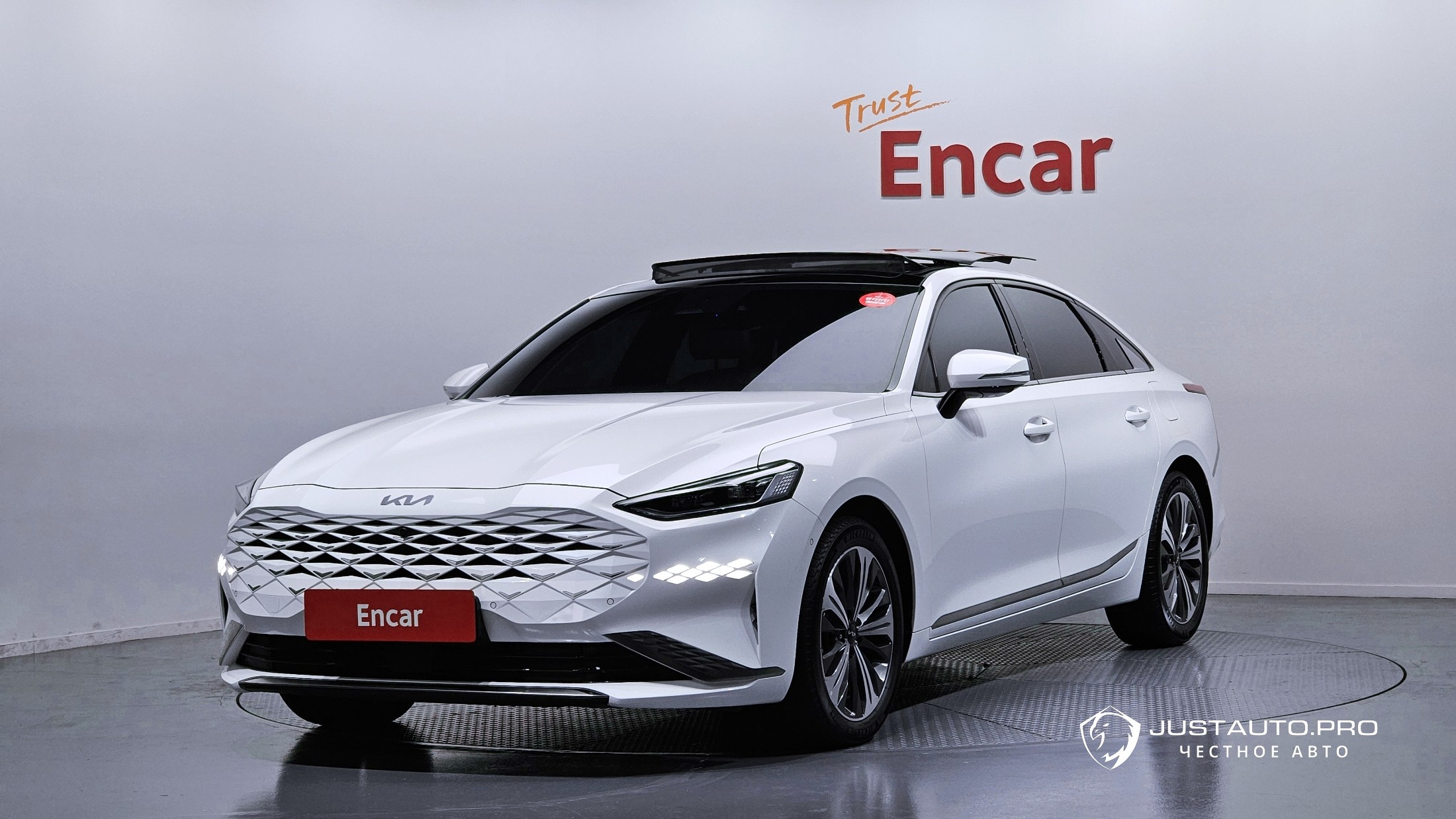 Автомобиль Kia K8