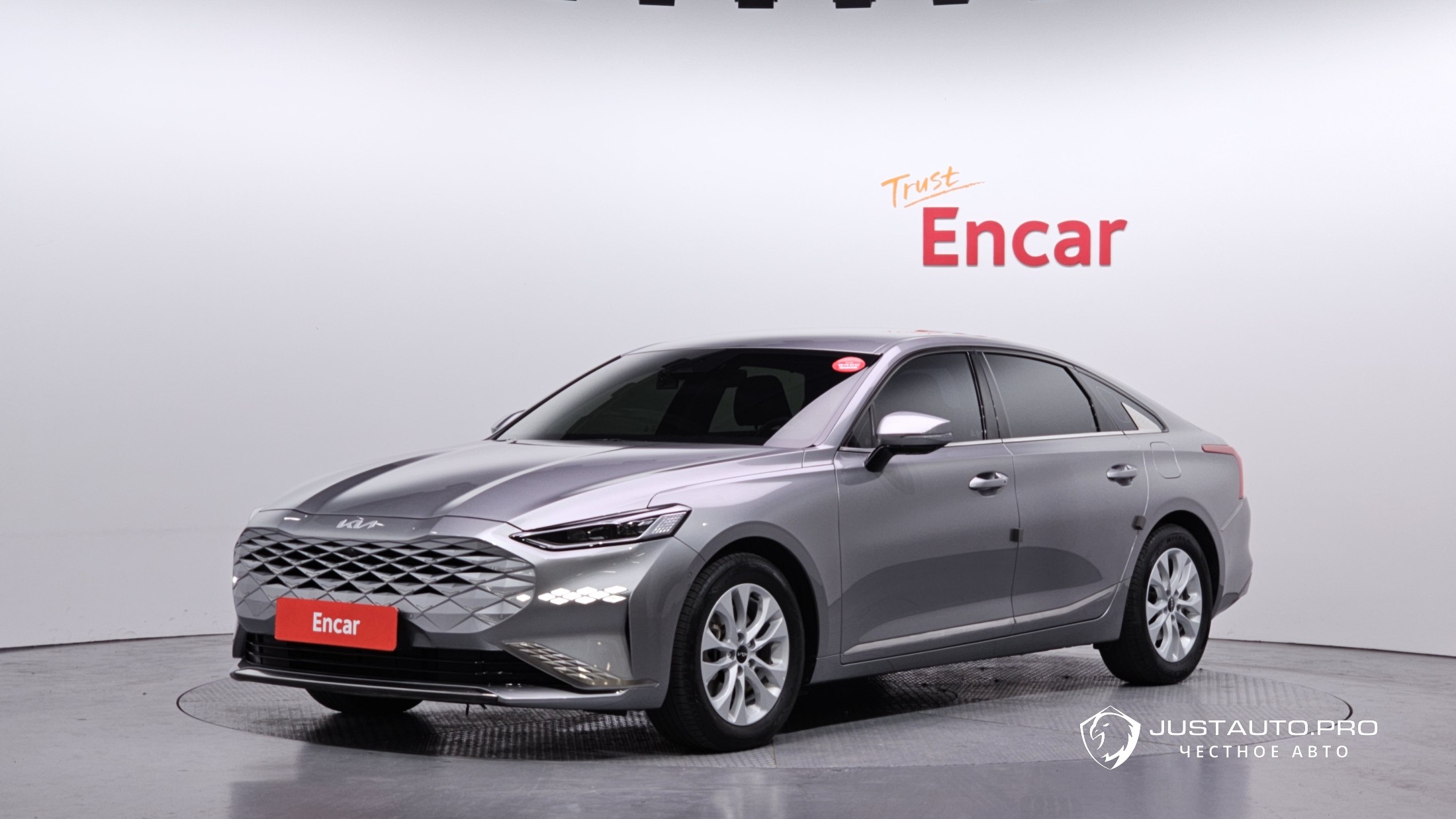 Автомобиль Kia K8