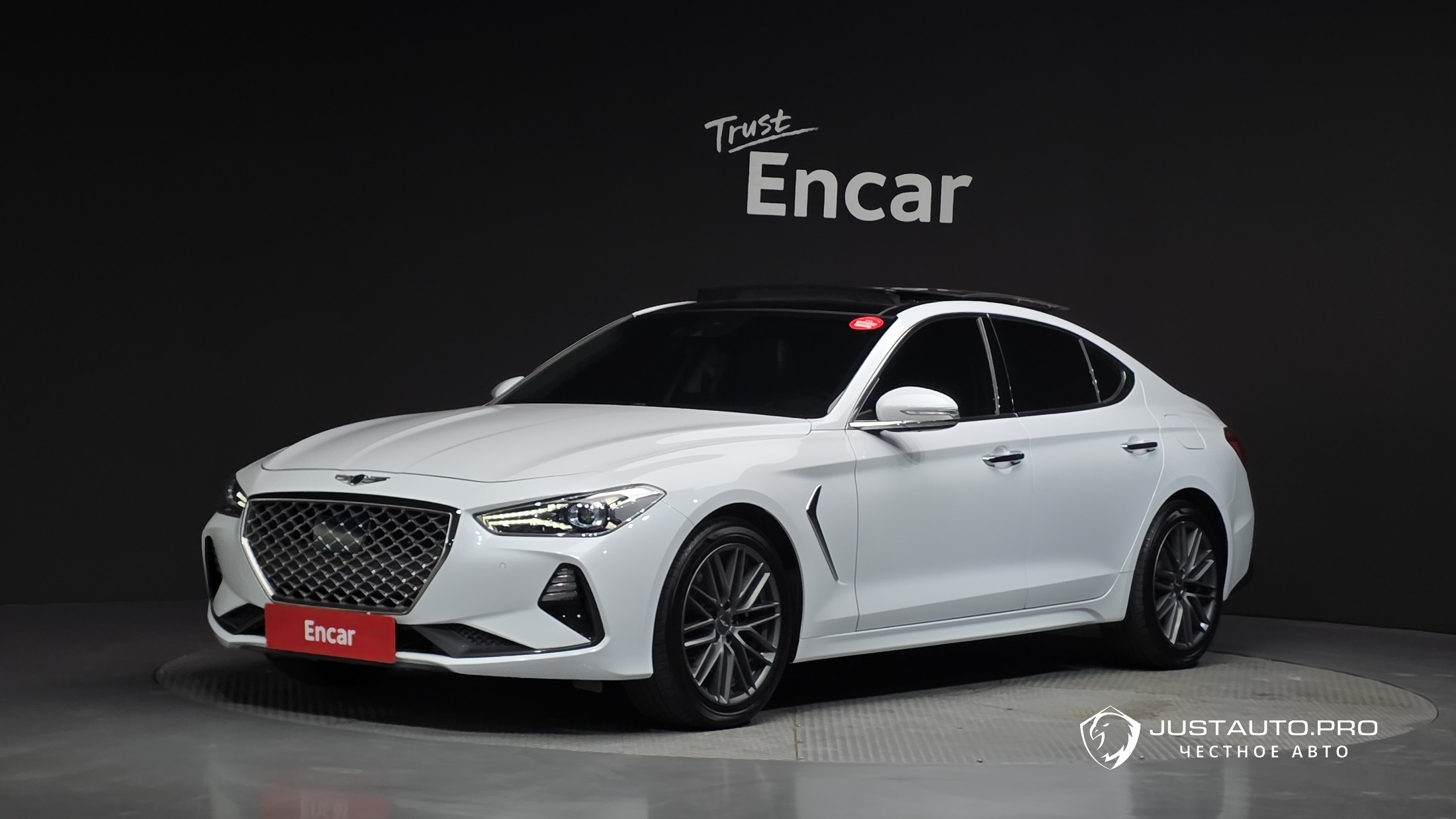 Автомобиль Genesis G70