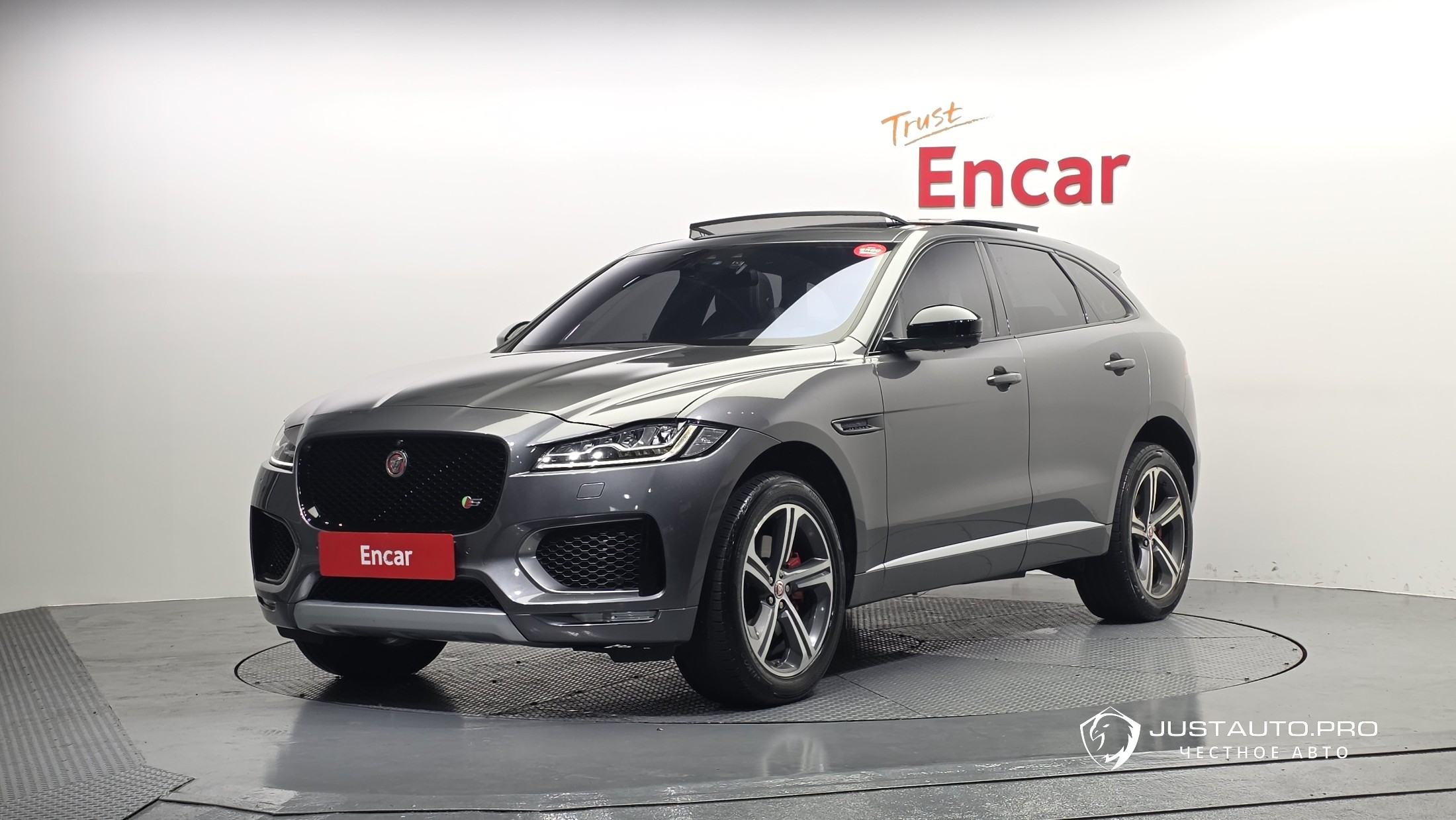 Автомобиль Jaguar F-PACE