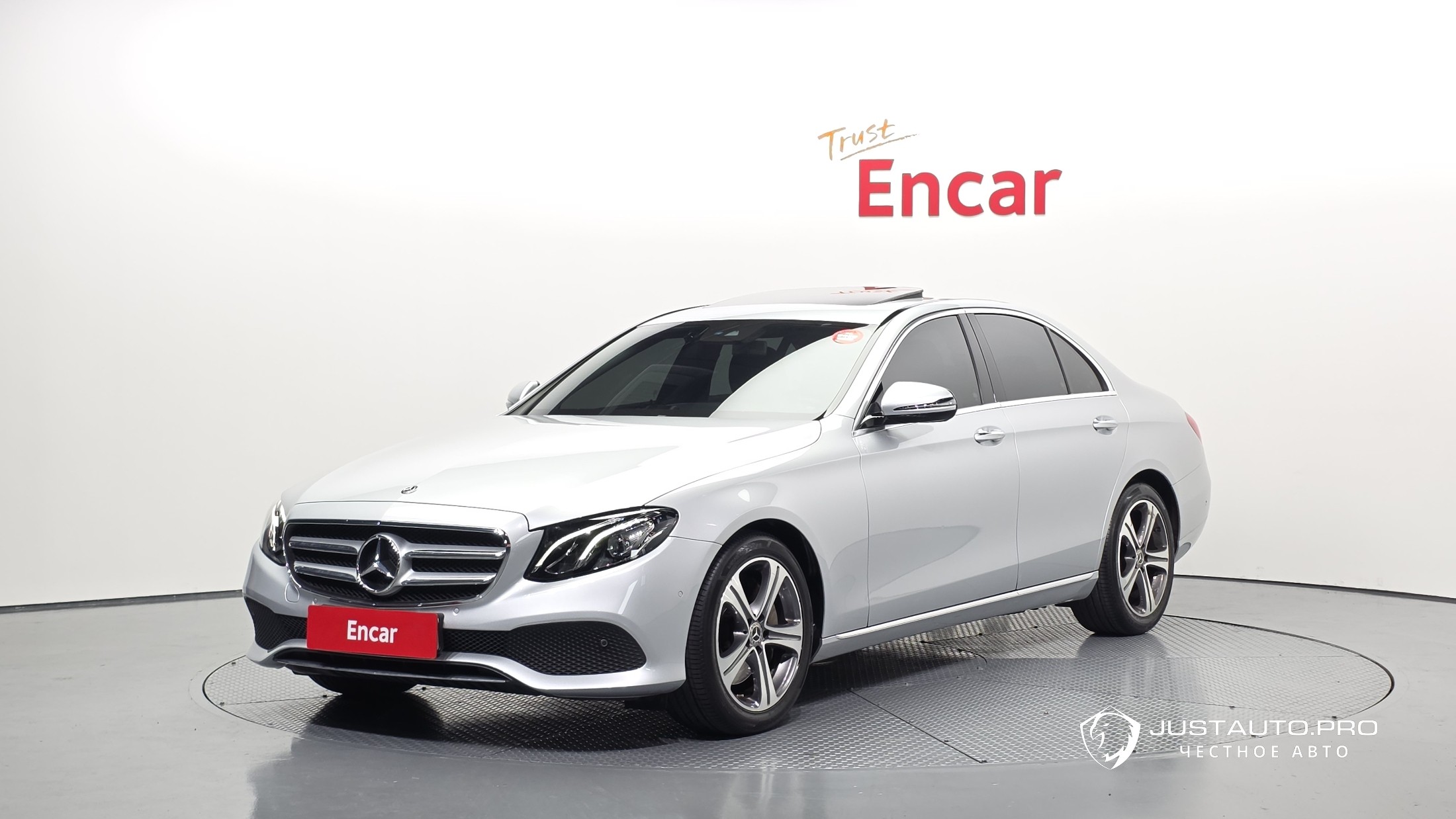 Автомобиль Mercedes-Benz E-Class