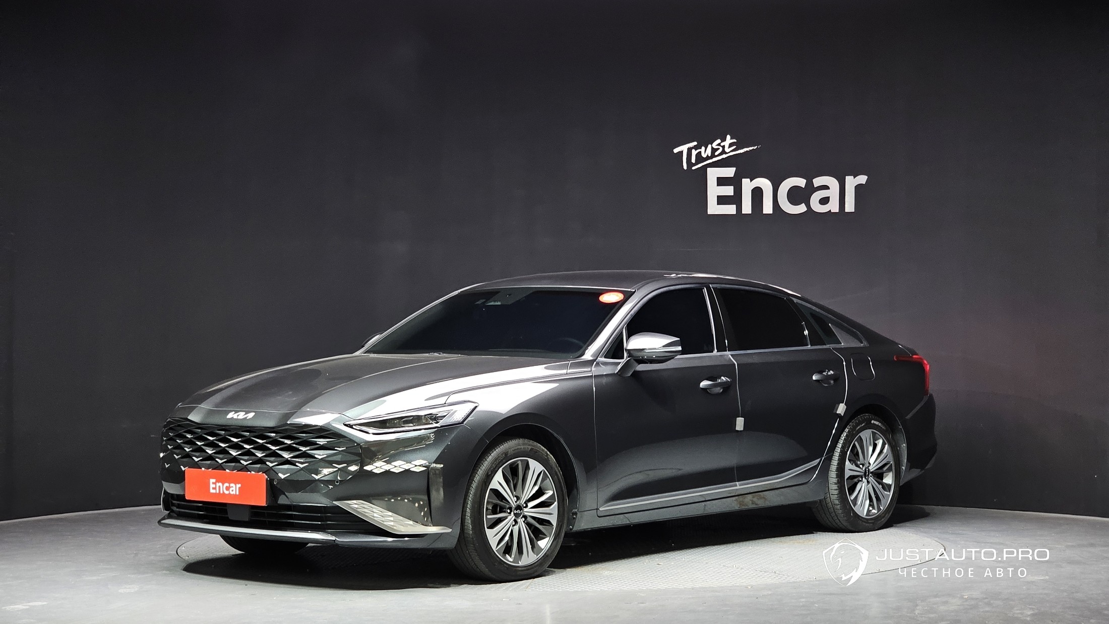 Автомобиль Kia K8