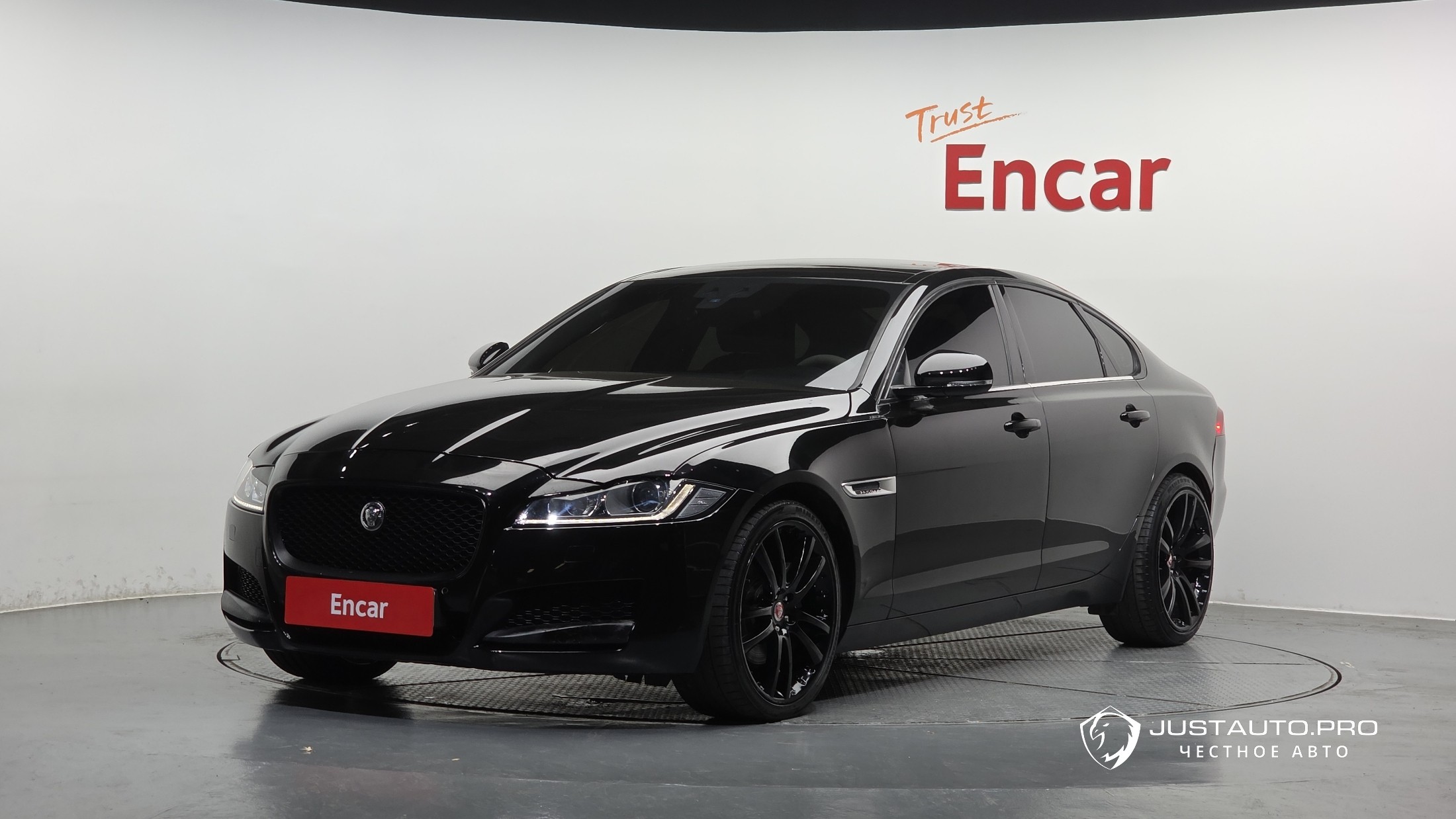 Автомобиль Jaguar XF