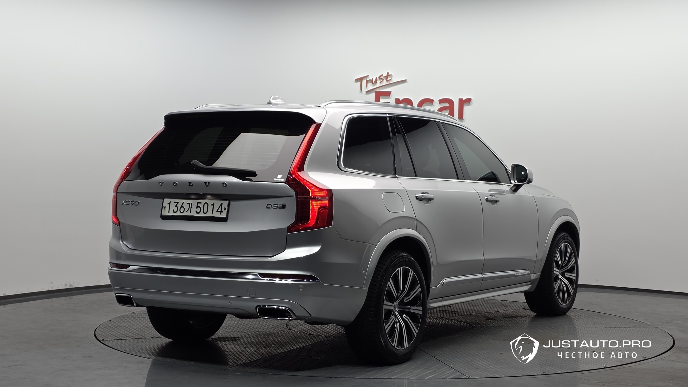 Автомобиль Volvo XC90