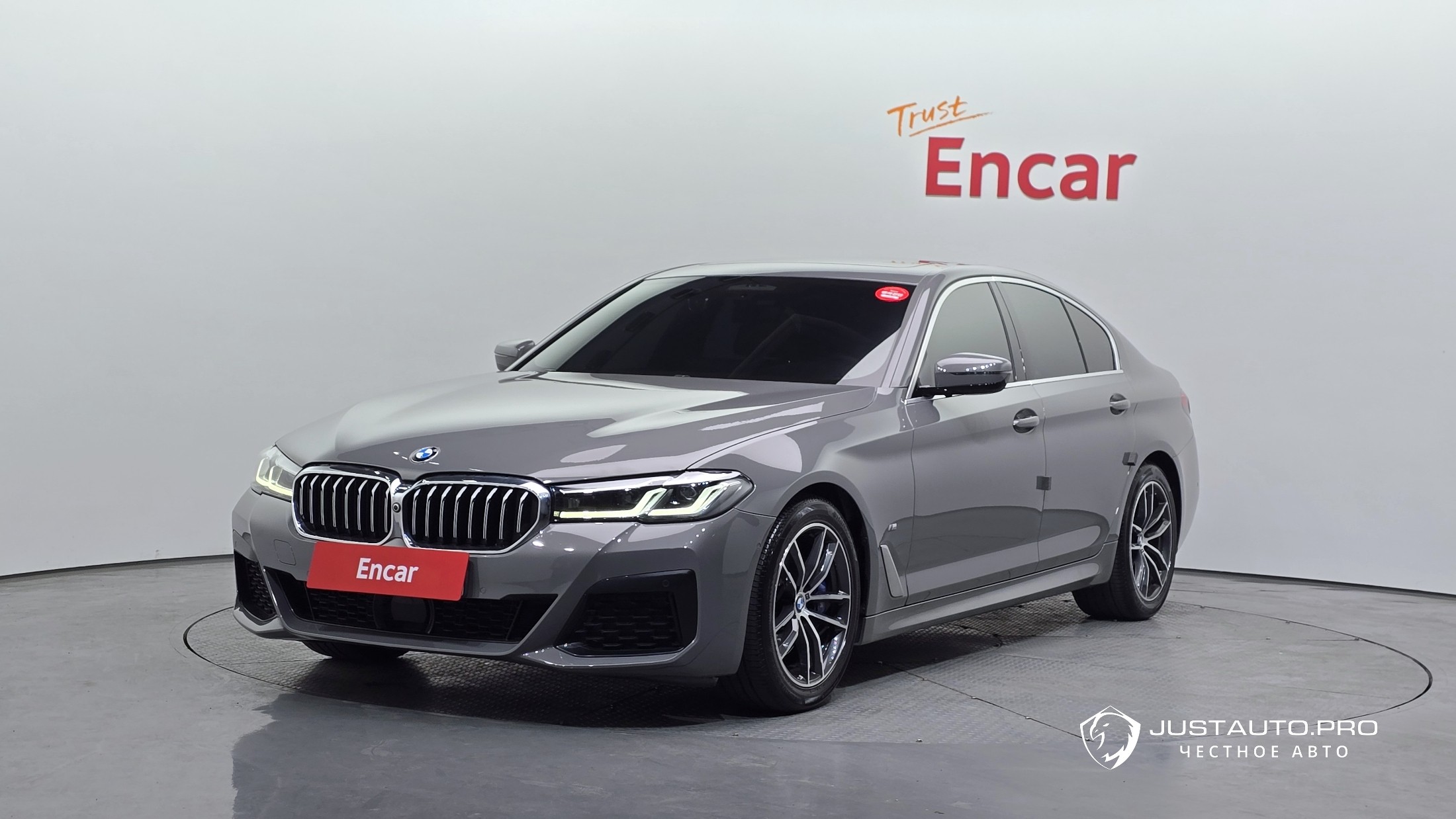 Автомобиль BMW 5-Series