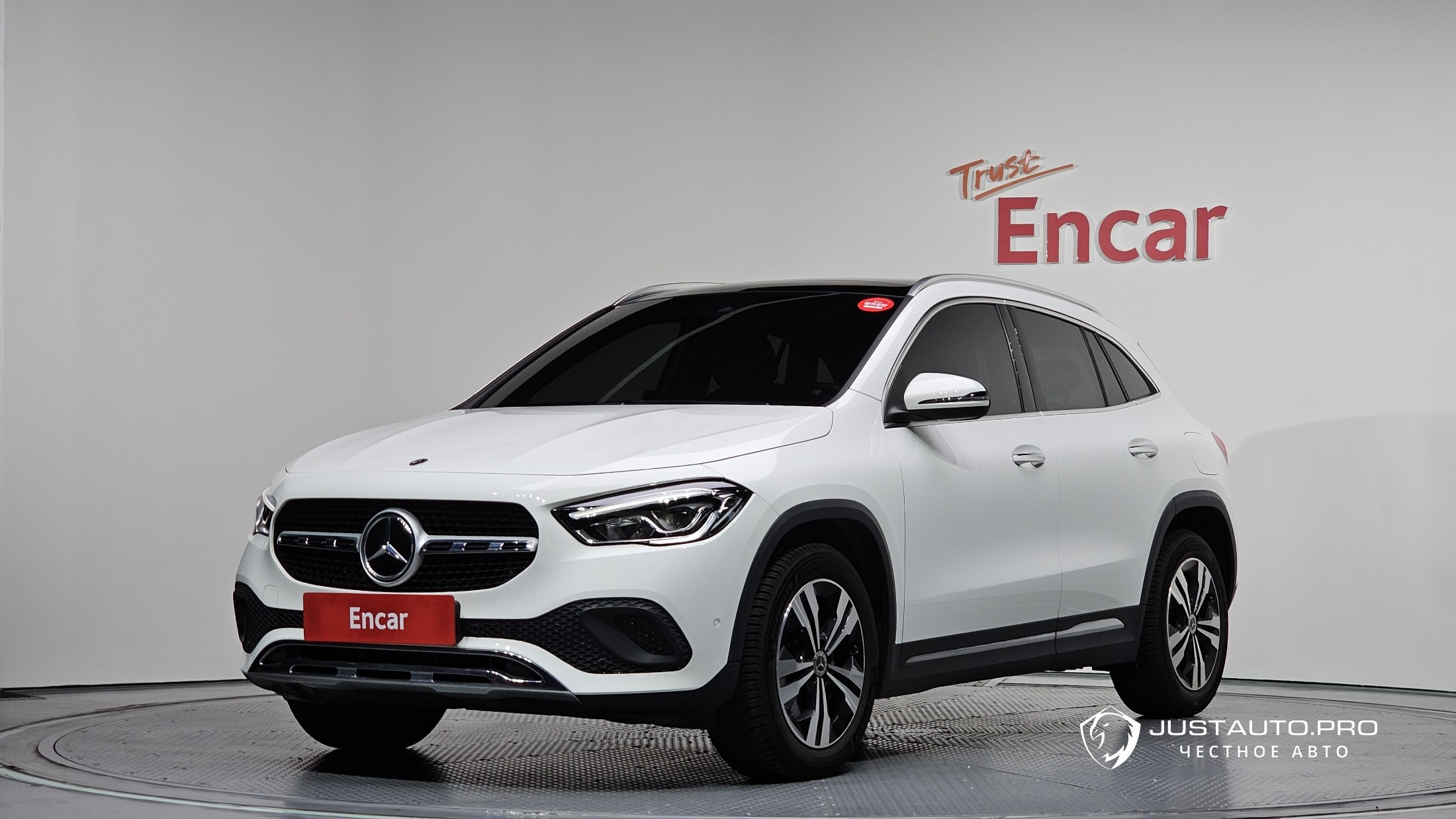 Автомобиль Mercedes-Benz GLA-Class