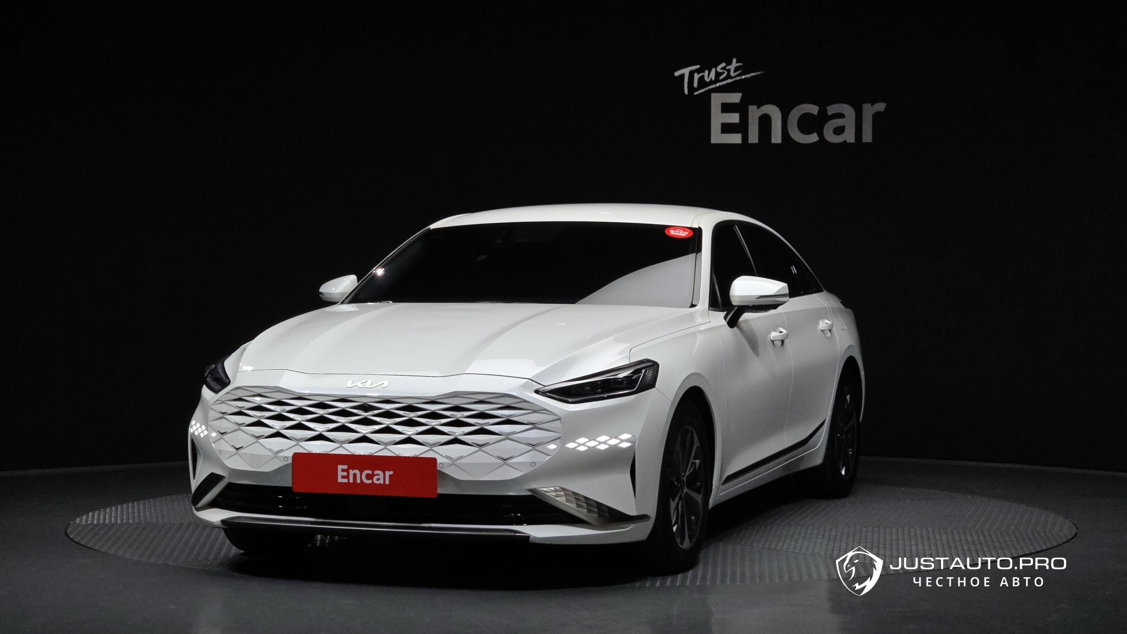 Автомобиль Kia K8