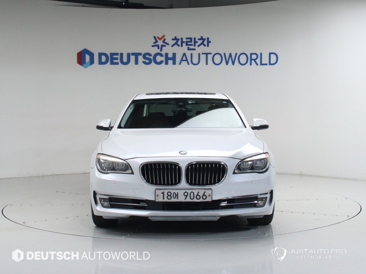 Автомобиль BMW 7-Series