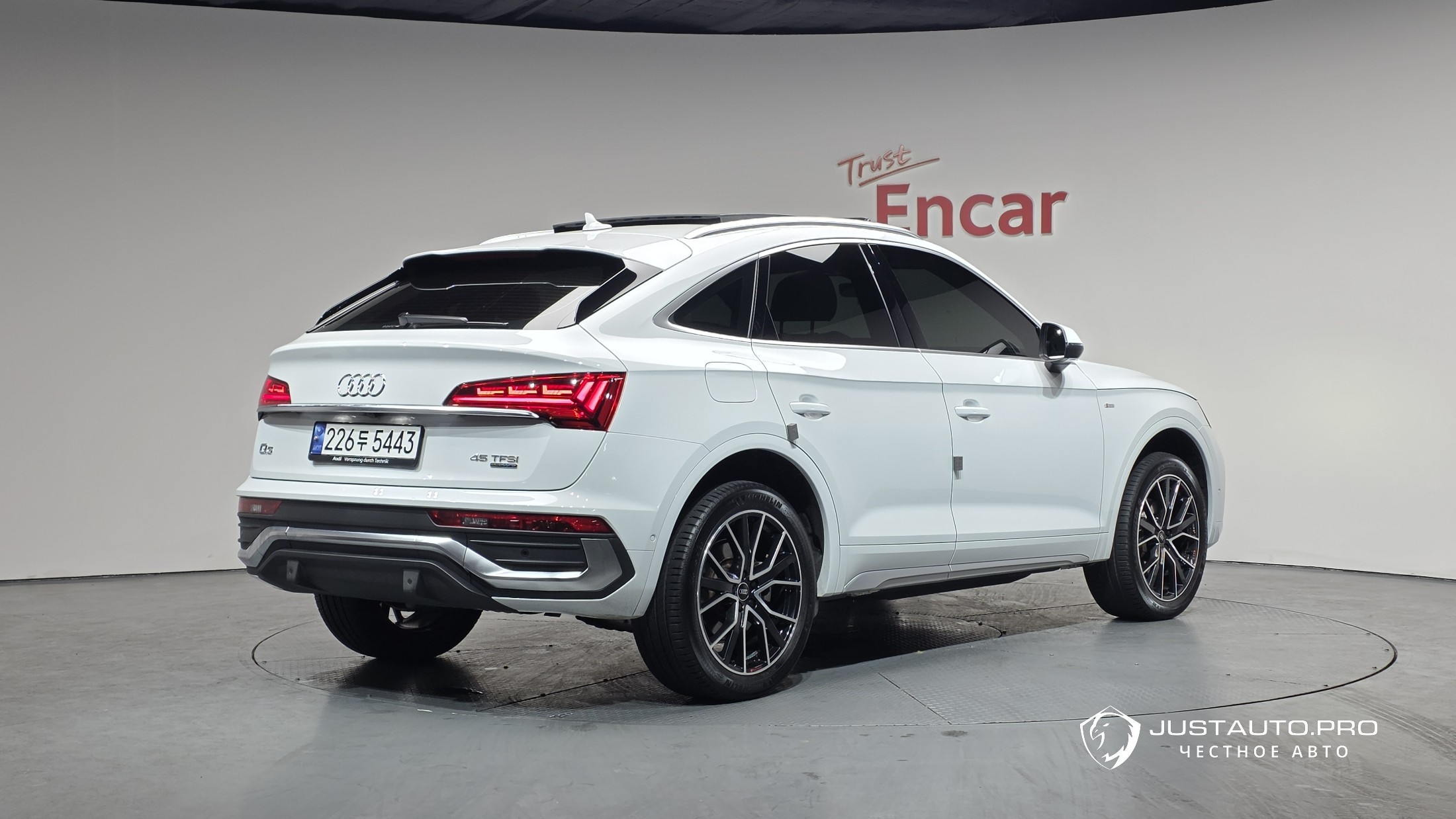 Автомобиль Audi Q5