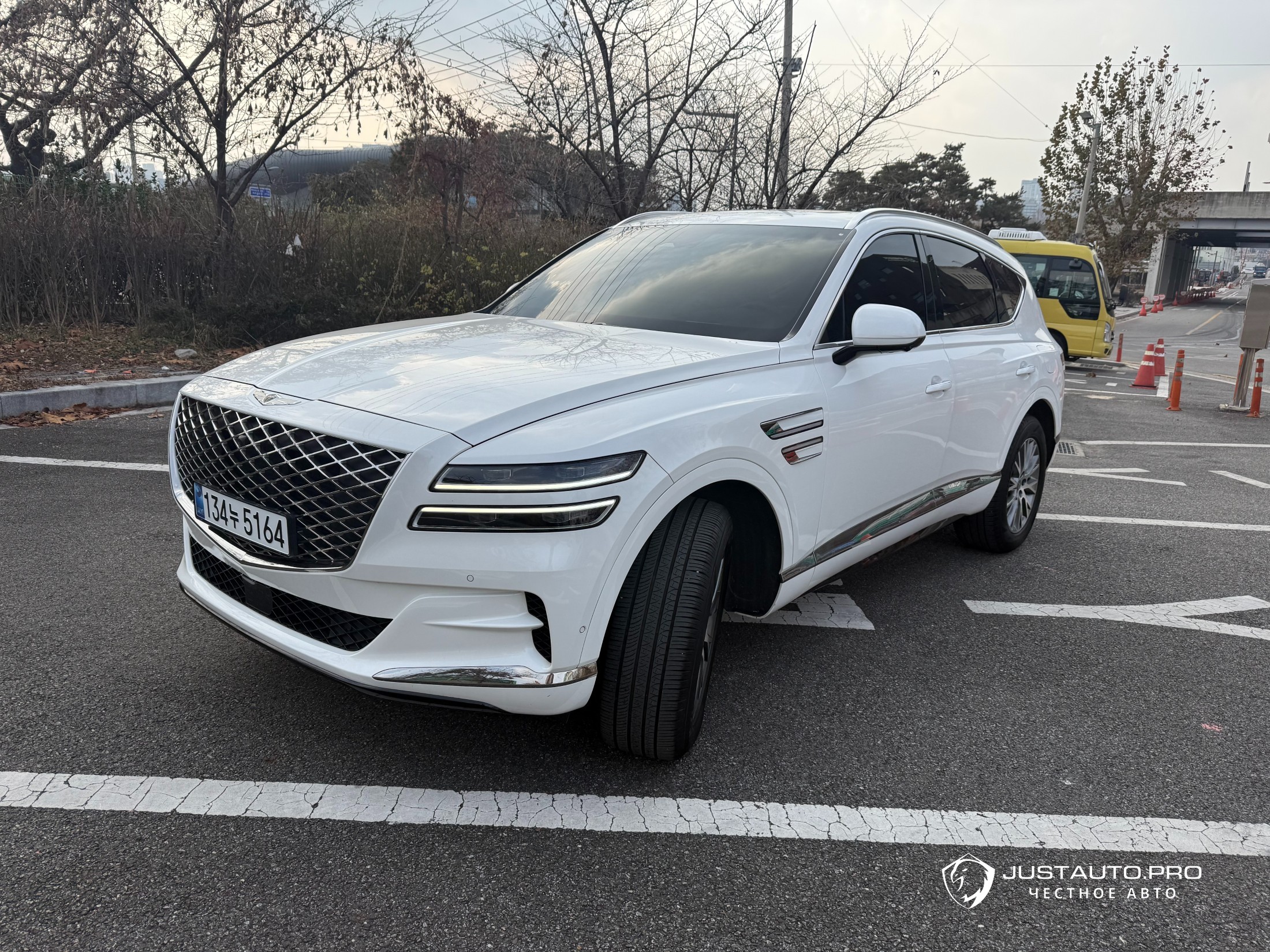 Автомобиль Genesis GV80