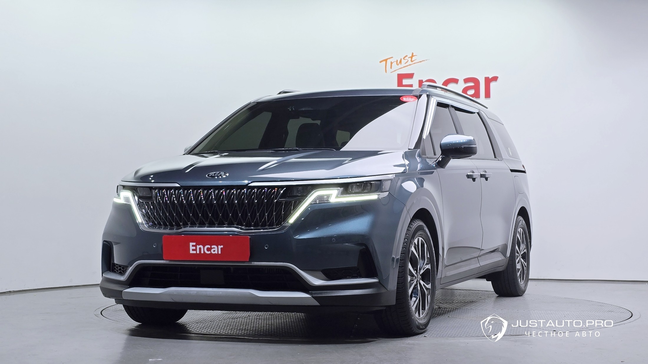 Автомобиль Kia Canival