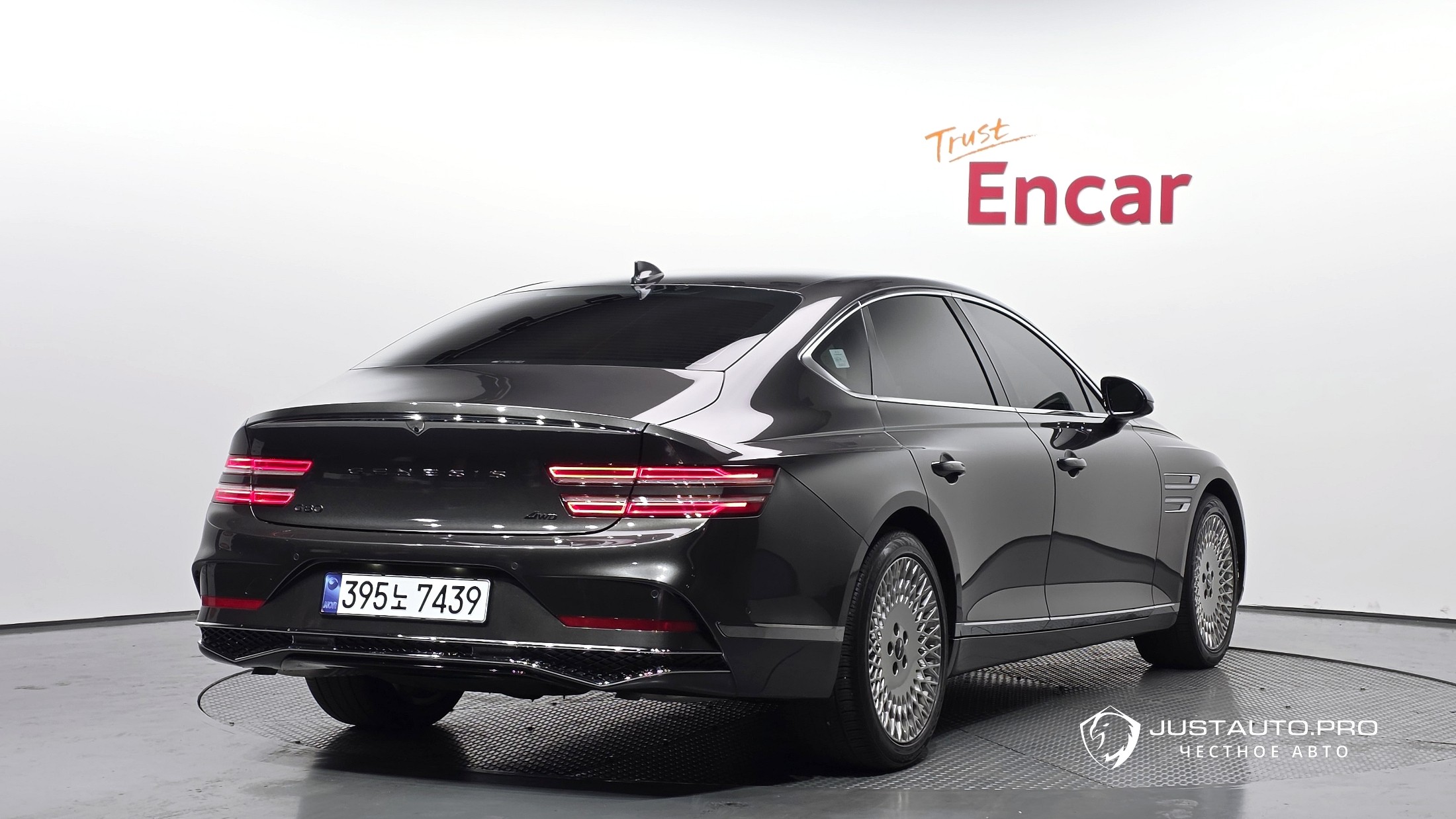 Автомобиль Genesis G80