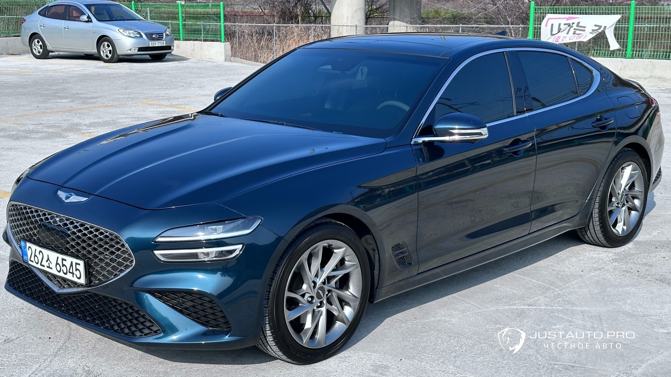 Автомобиль Genesis G70