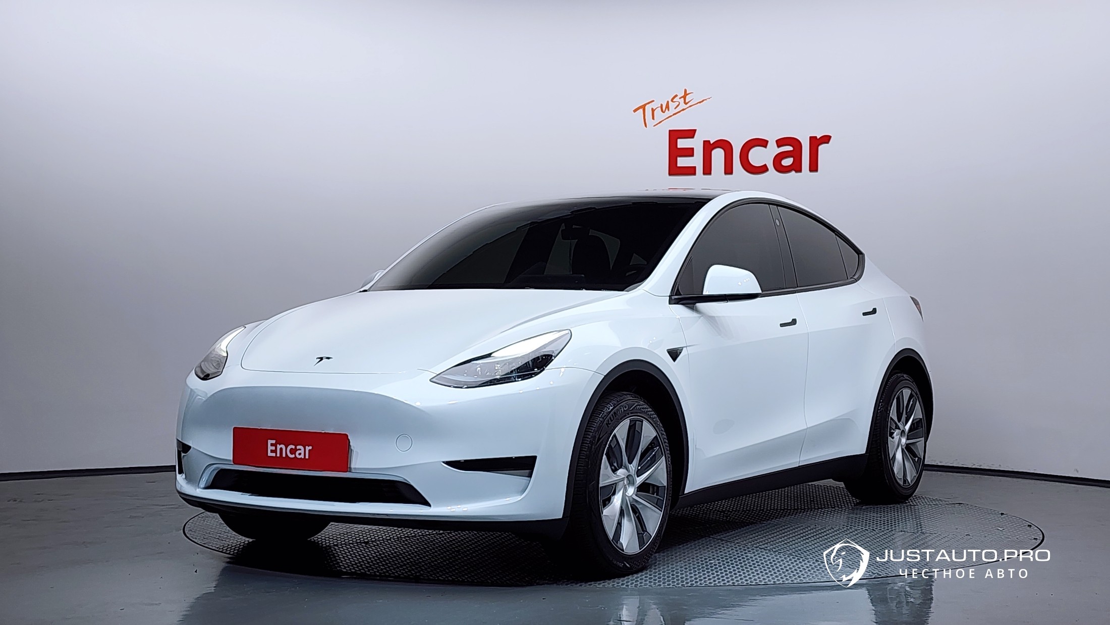 Автомобиль Tesla Model Y