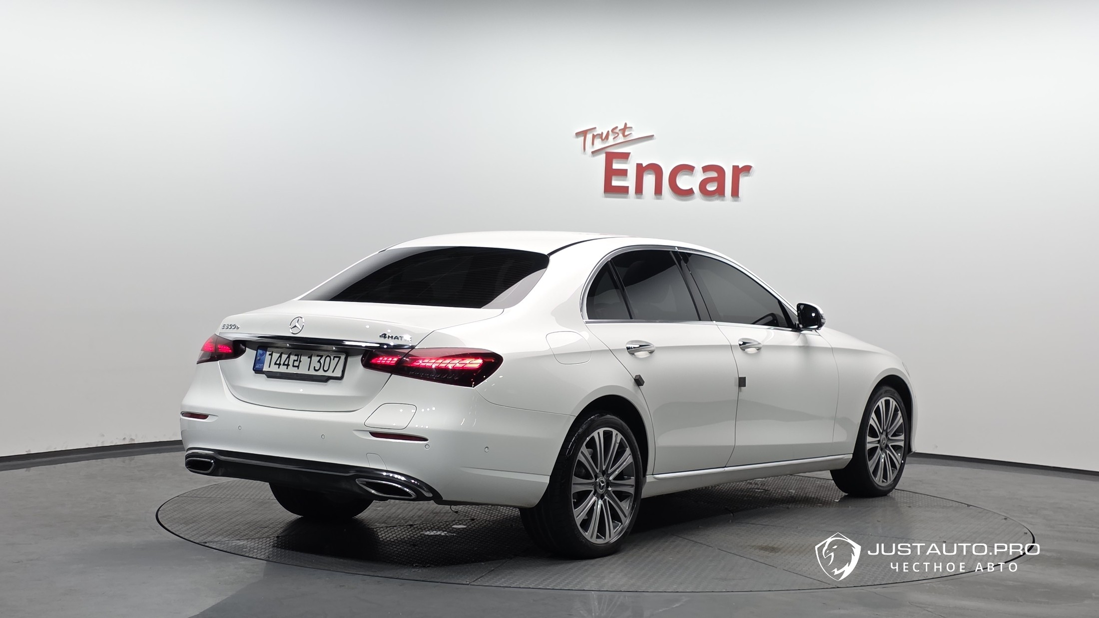 Автомобиль Mercedes-Benz E-Class