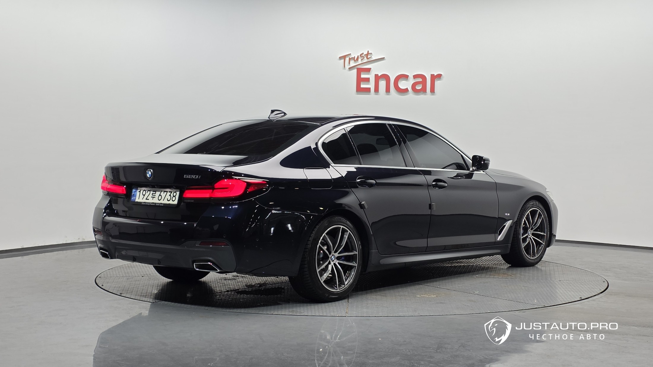 Автомобиль BMW 5-Series