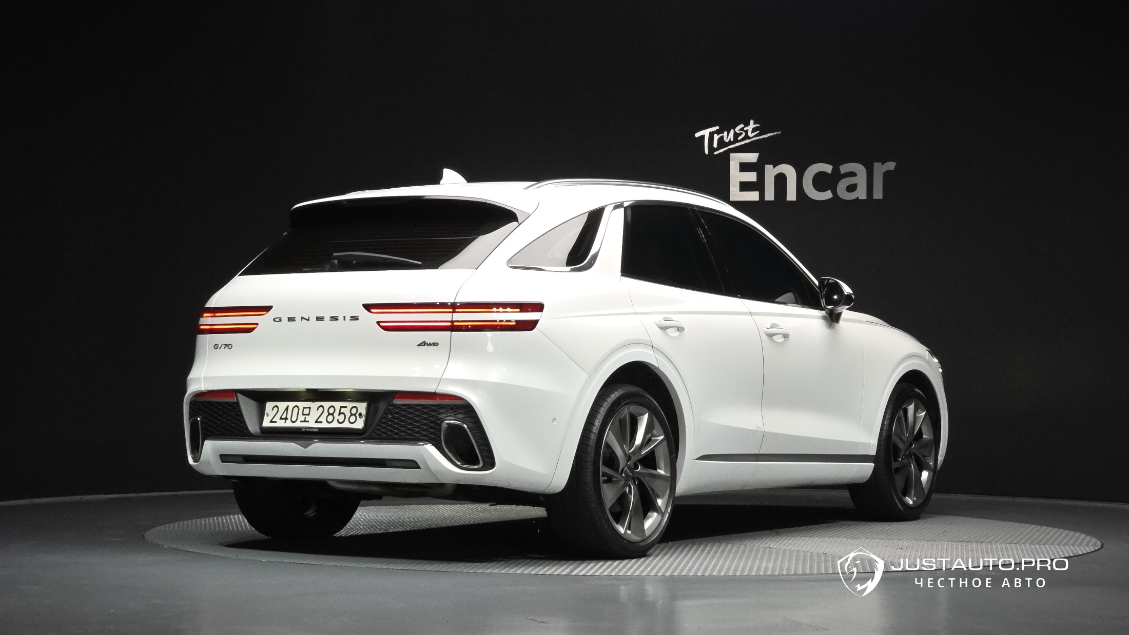 Автомобиль Genesis GV70