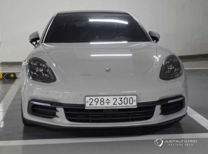 Автомобиль Porsche Panamera