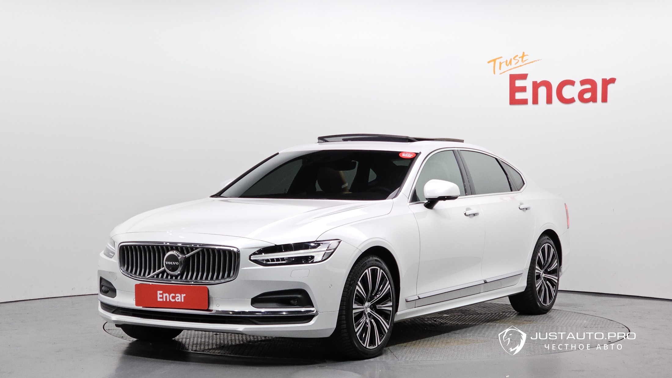 Автомобиль Volvo S90