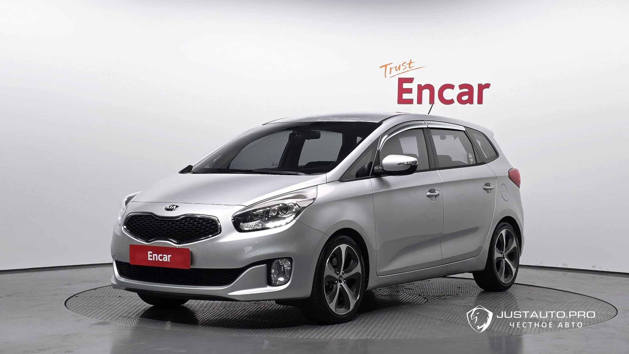 Автомобиль Kia Carens