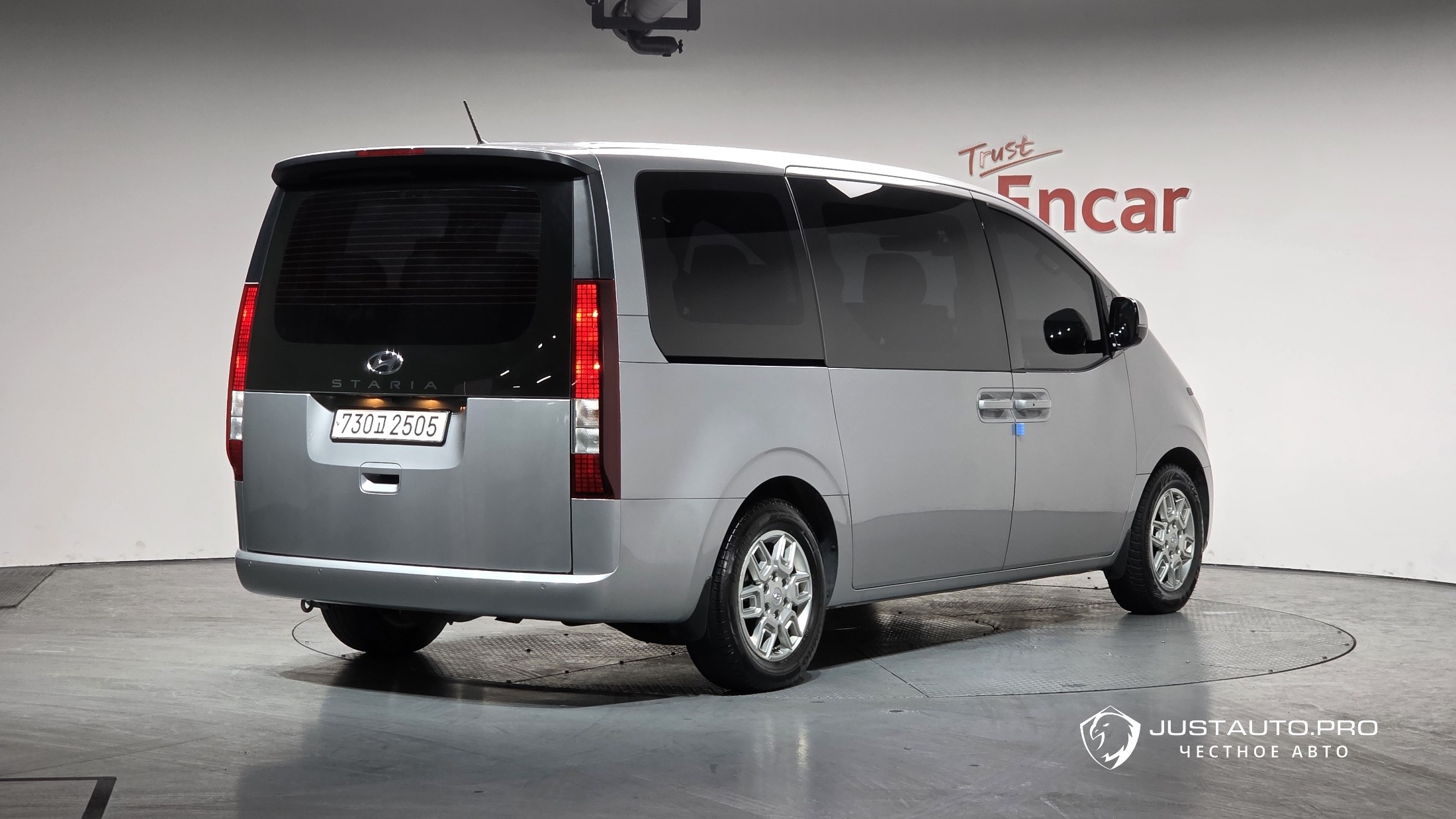 Автомобиль Hyundai Staria