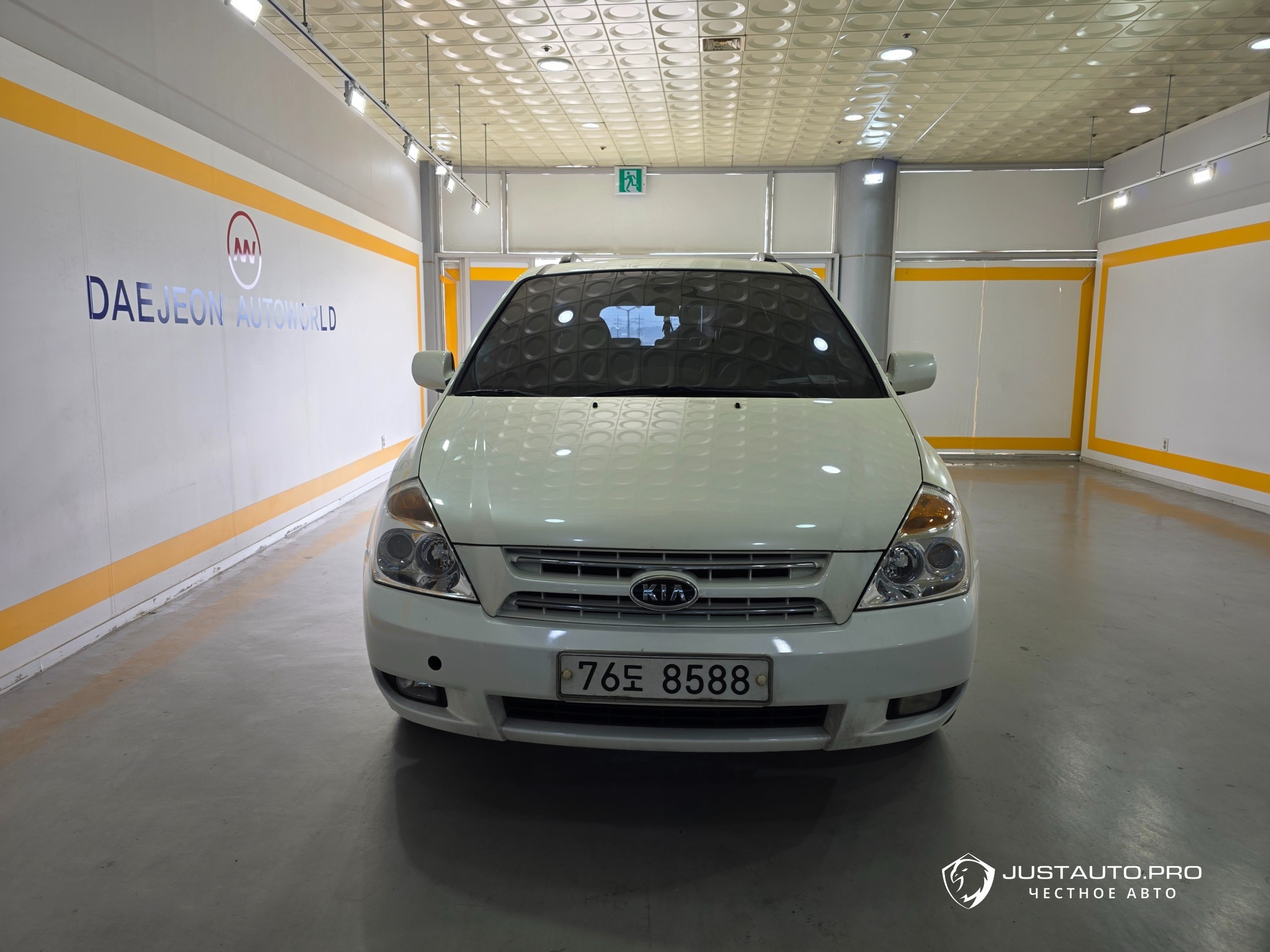 Автомобиль Kia Canival