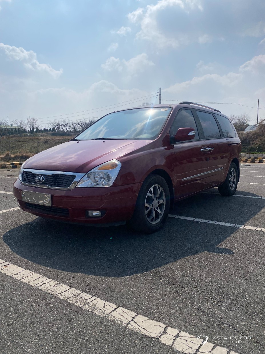 Автомобиль Kia Canival