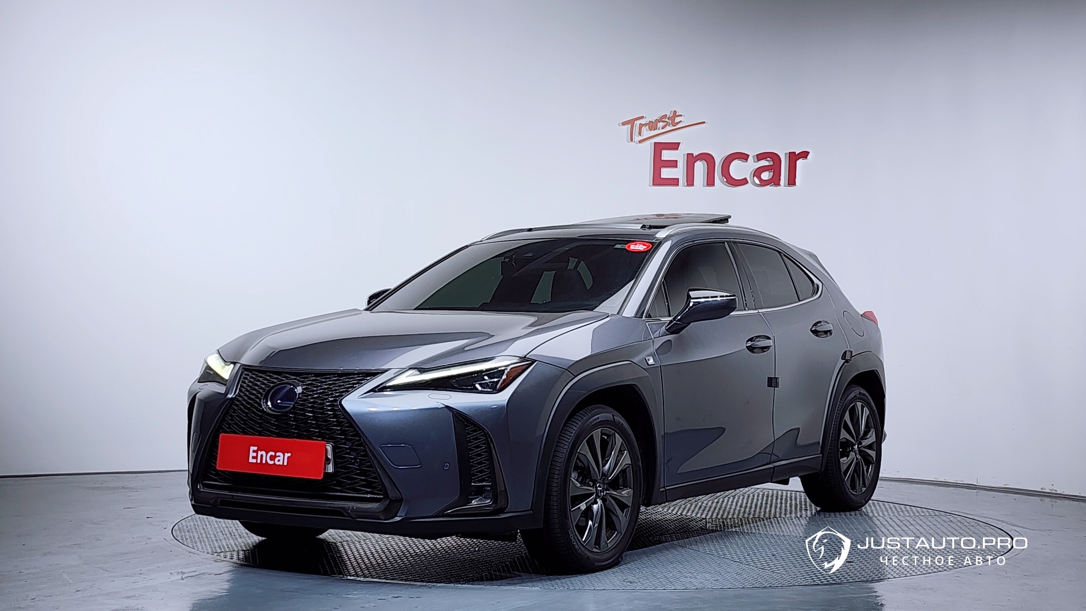 Автомобиль Lexus UX