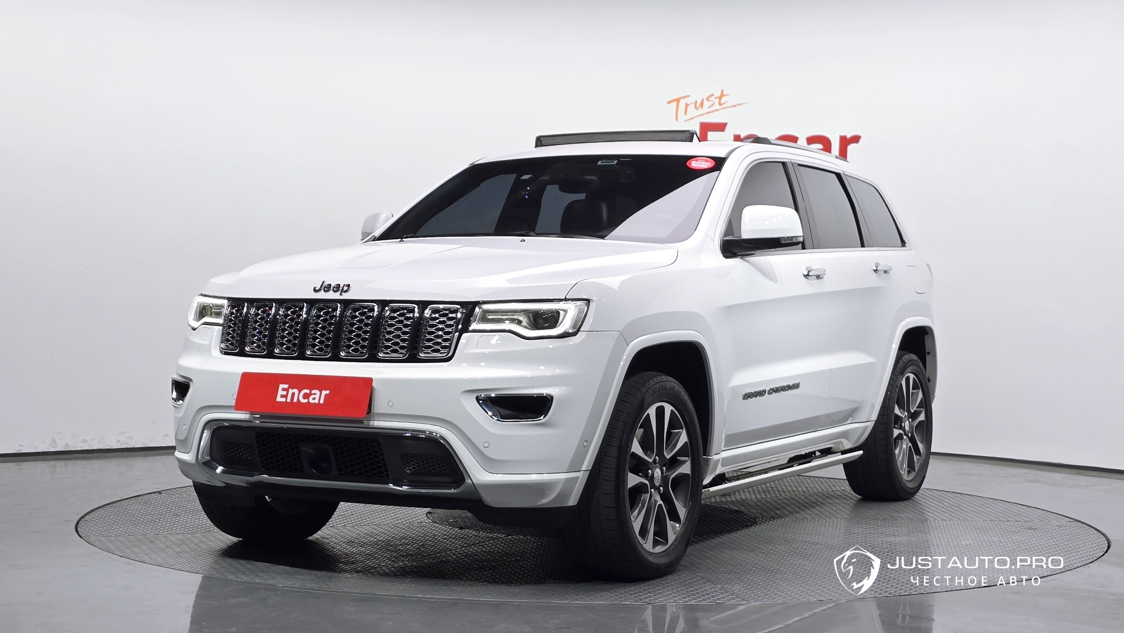 Автомобиль Jeep Cherokee
