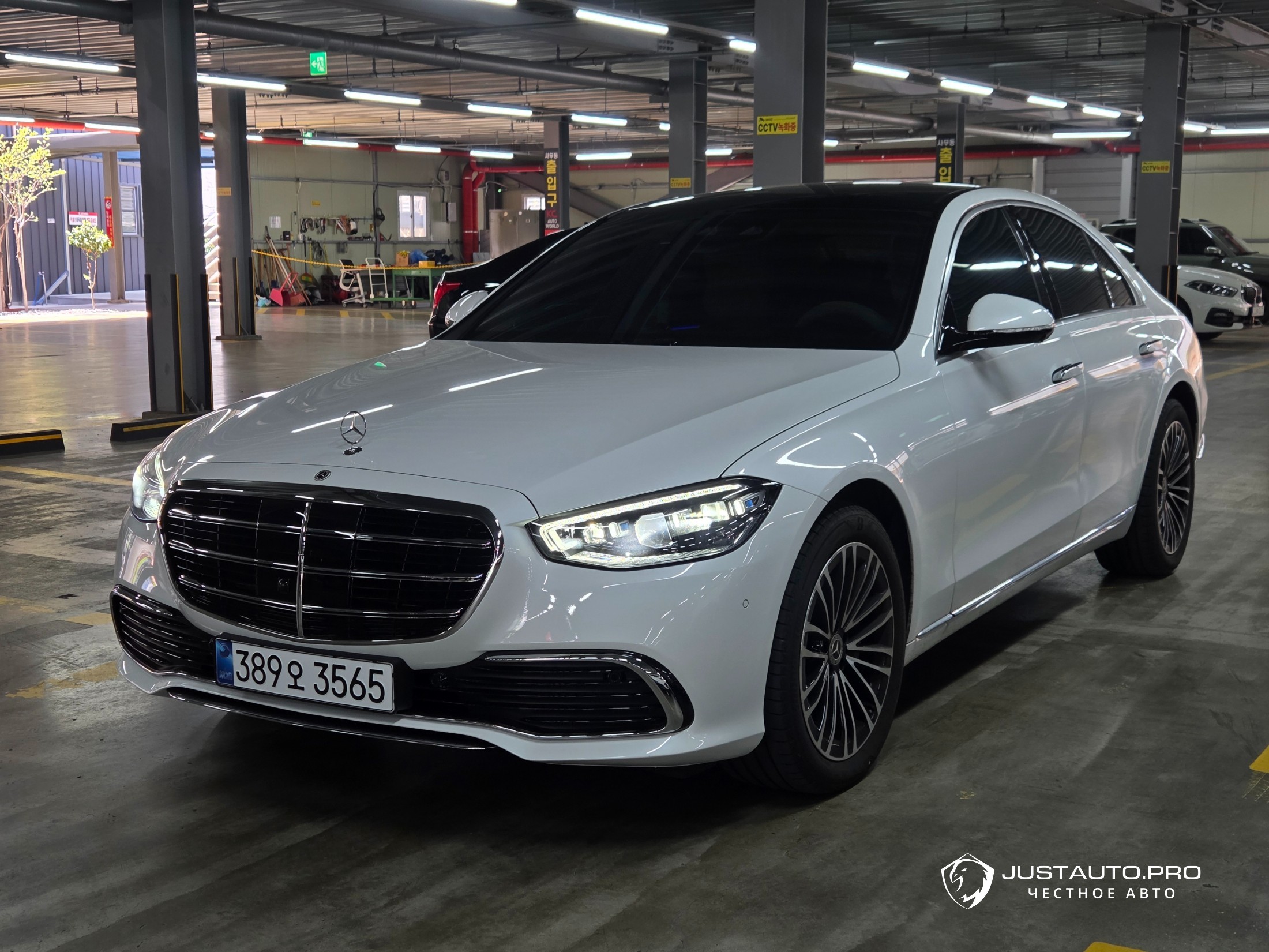 Автомобиль Mercedes-Benz S-Class