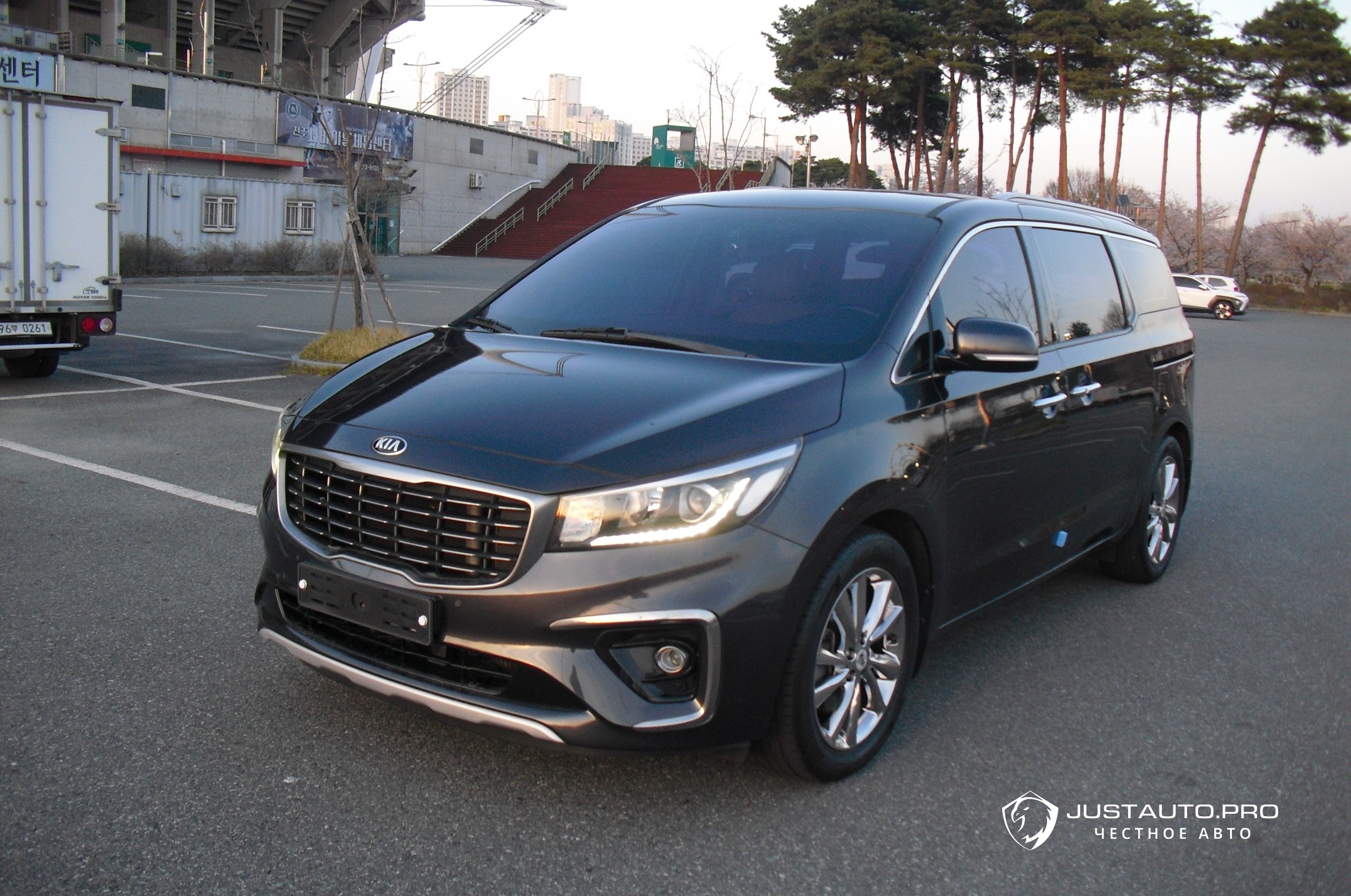 Автомобиль Kia Canival