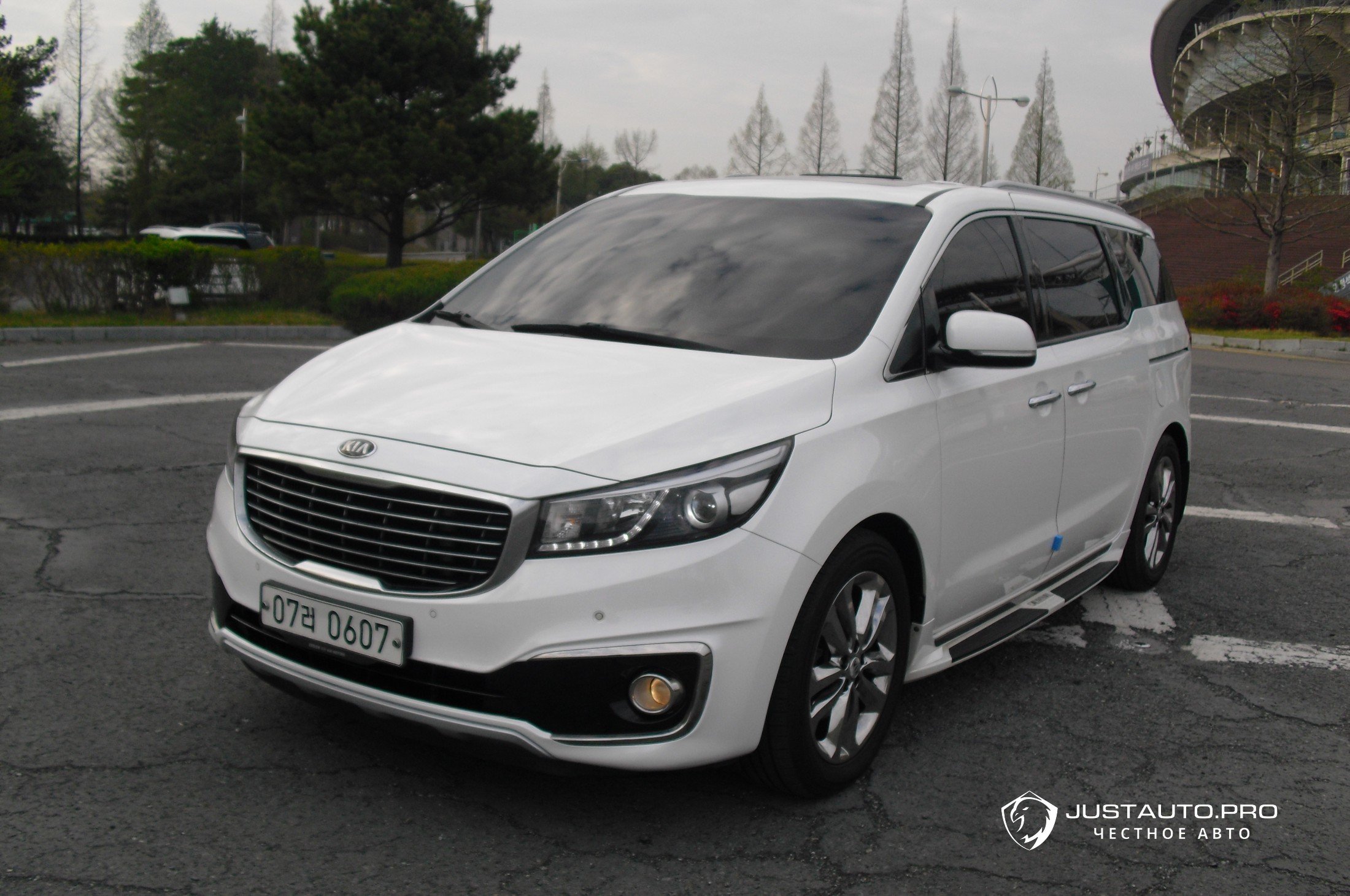 Автомобиль Kia Canival