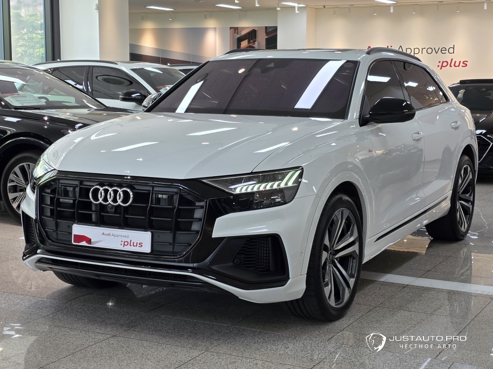 Автомобиль Audi Q8