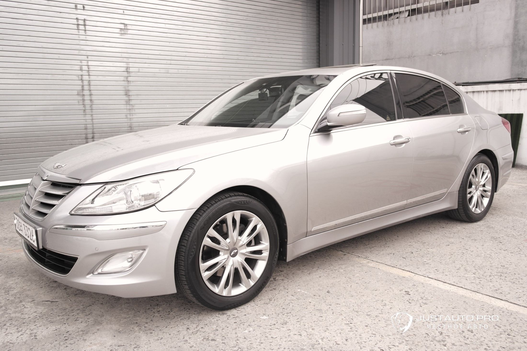 Автомобиль Hyundai Genesis
